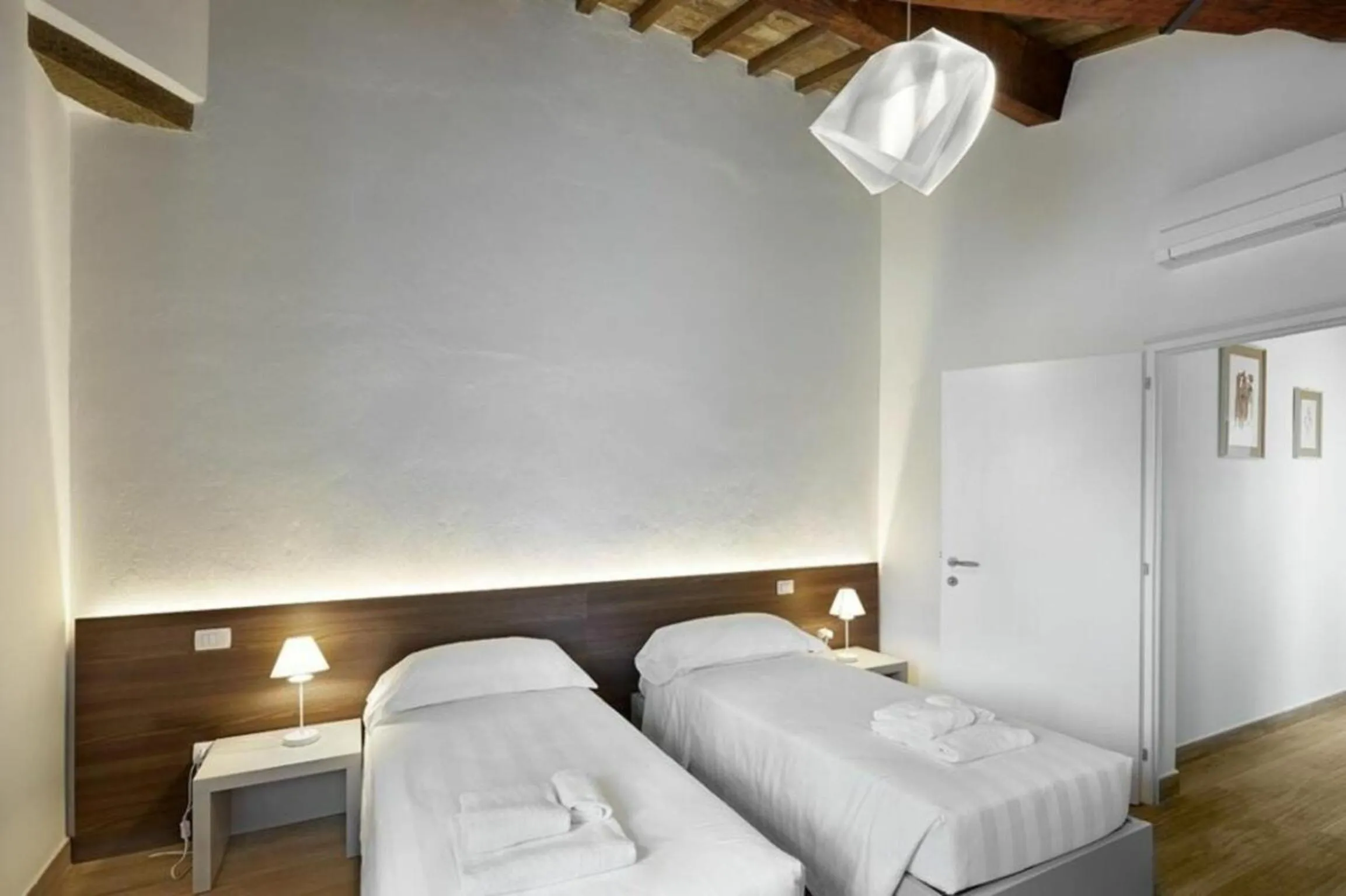 Bedroom, Bed in Giulia e Valentina by Halldis