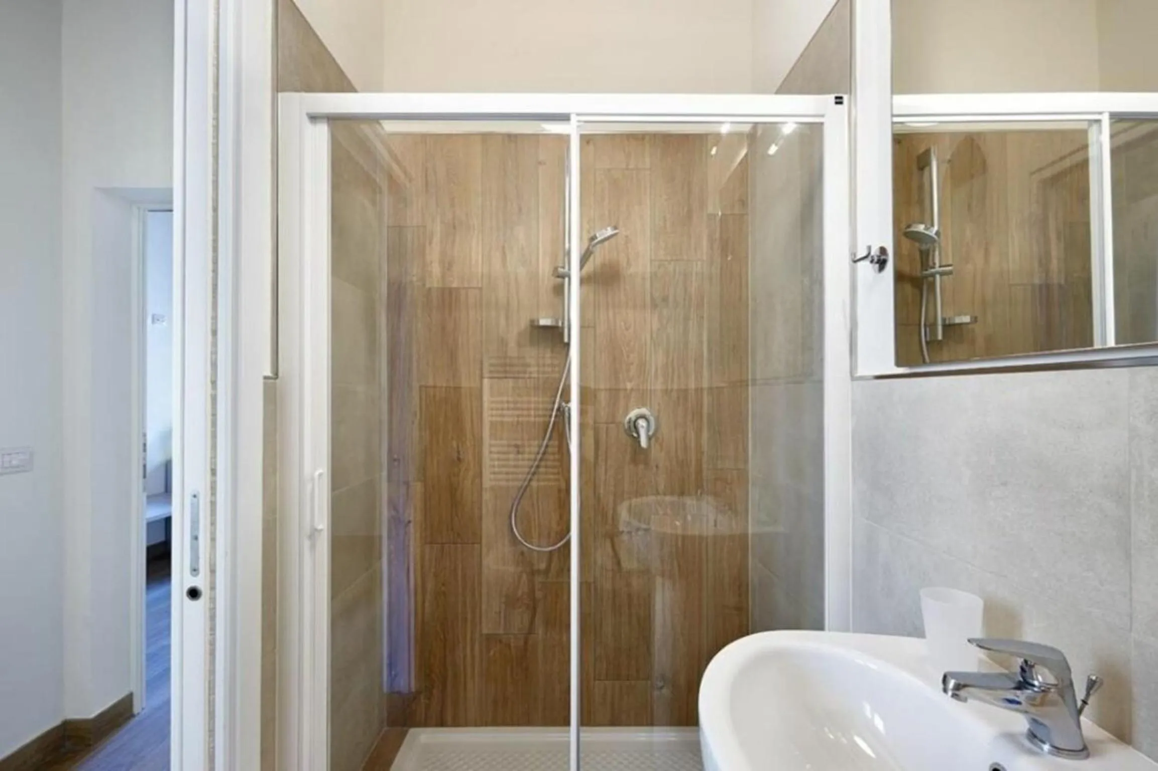 Bathroom in Giulia e Valentina by Halldis