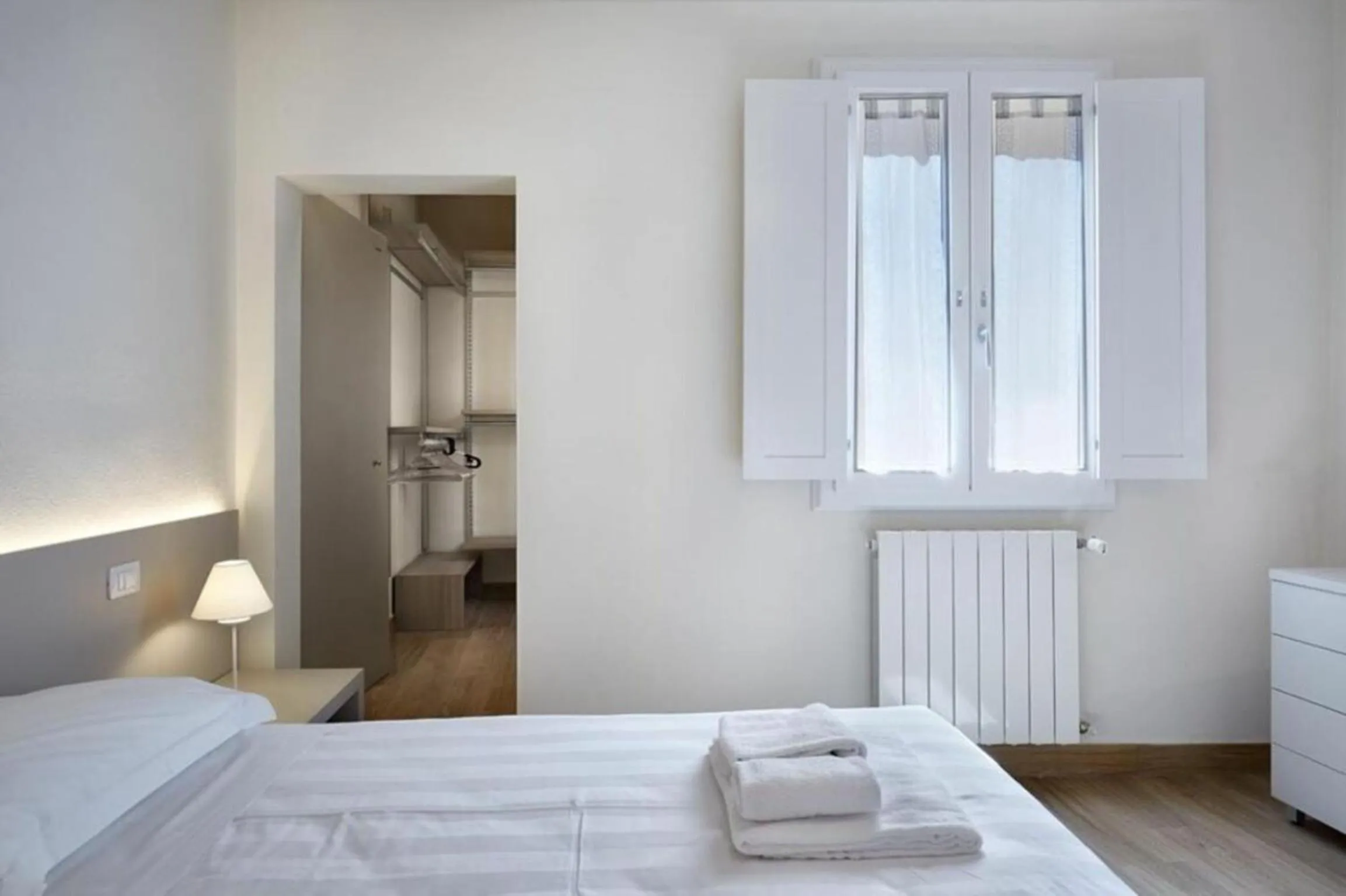Bedroom, Bed in Giulia e Valentina by Halldis