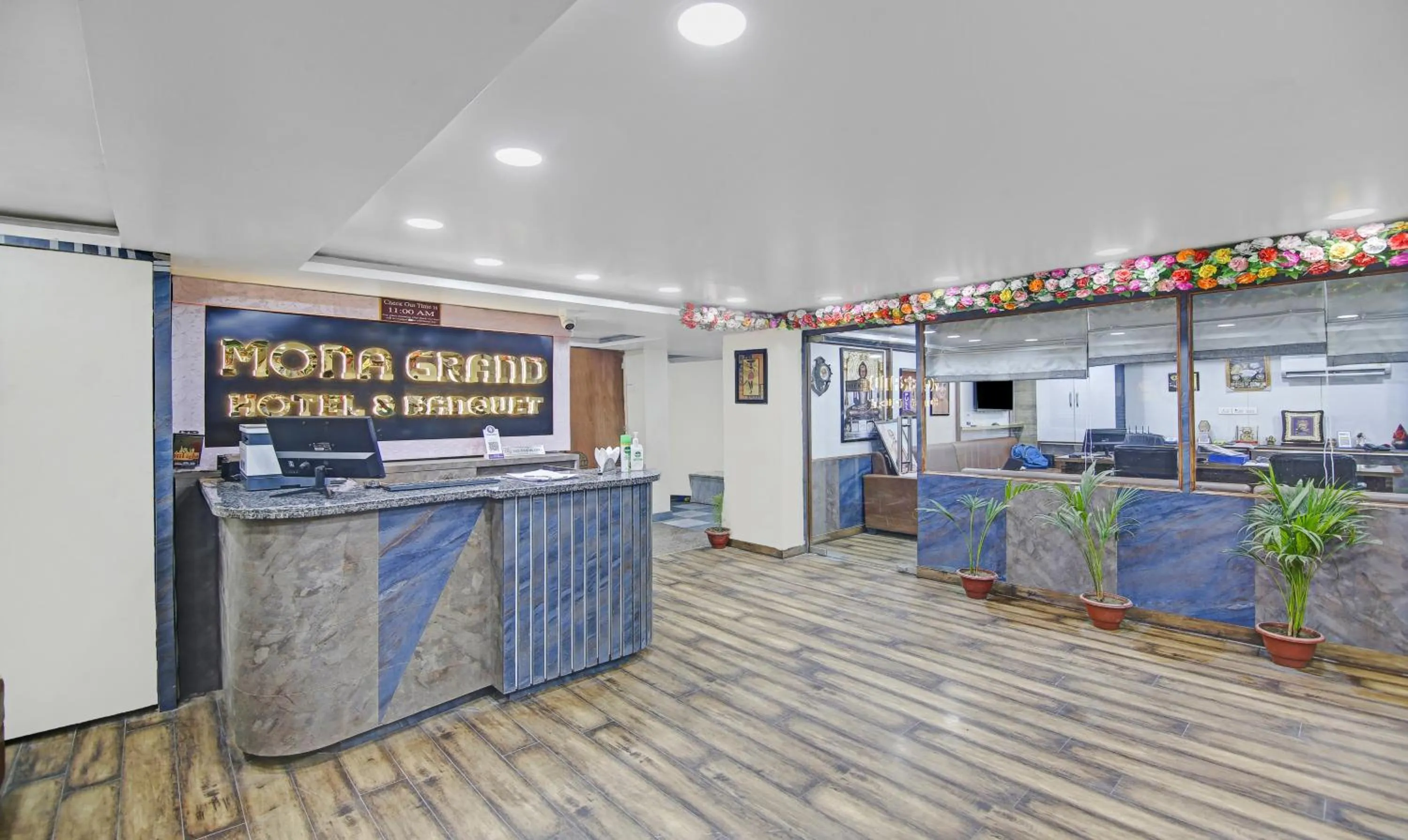 Lobby or reception in Treebo Mona Grand