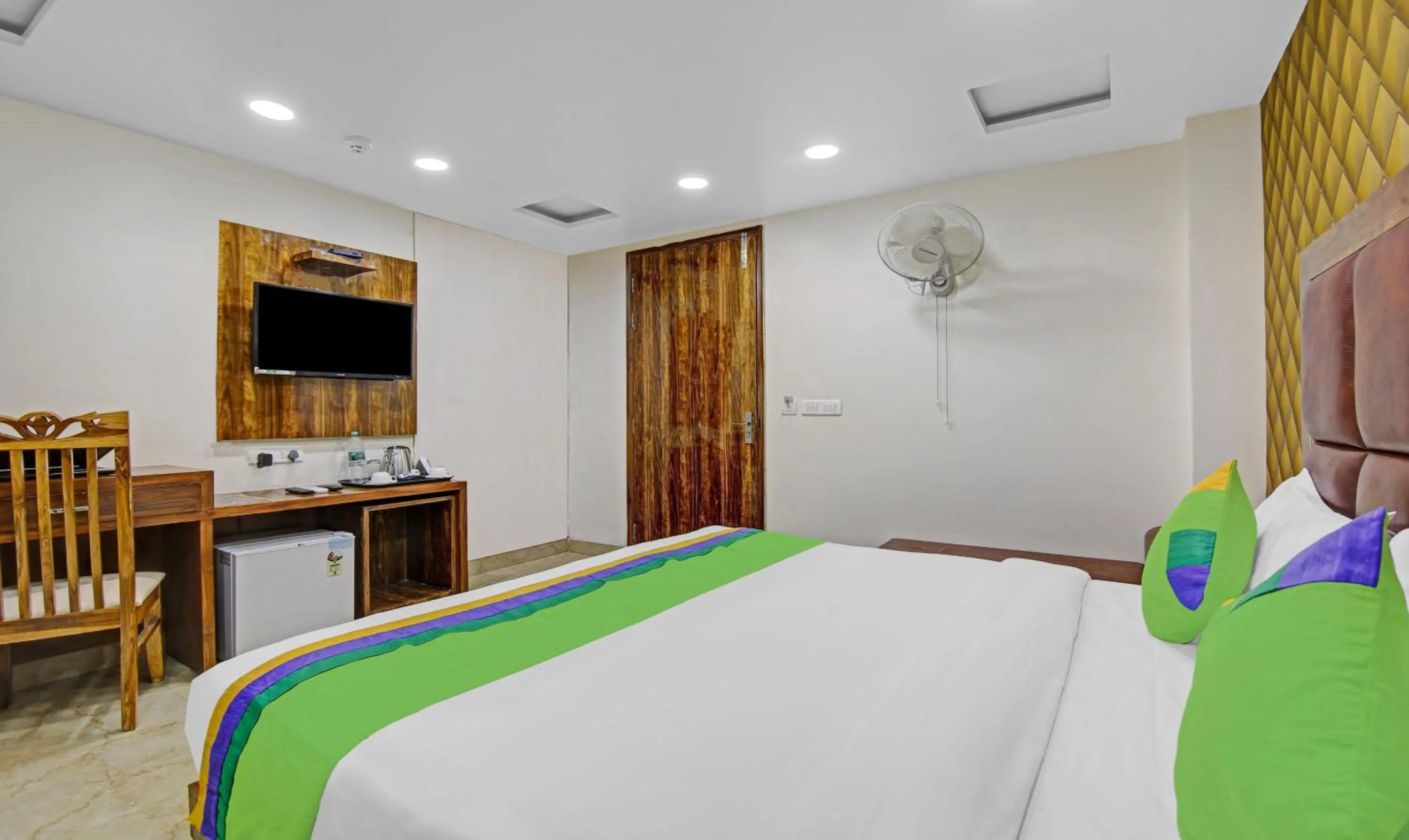 Bed in Treebo Mona Grand