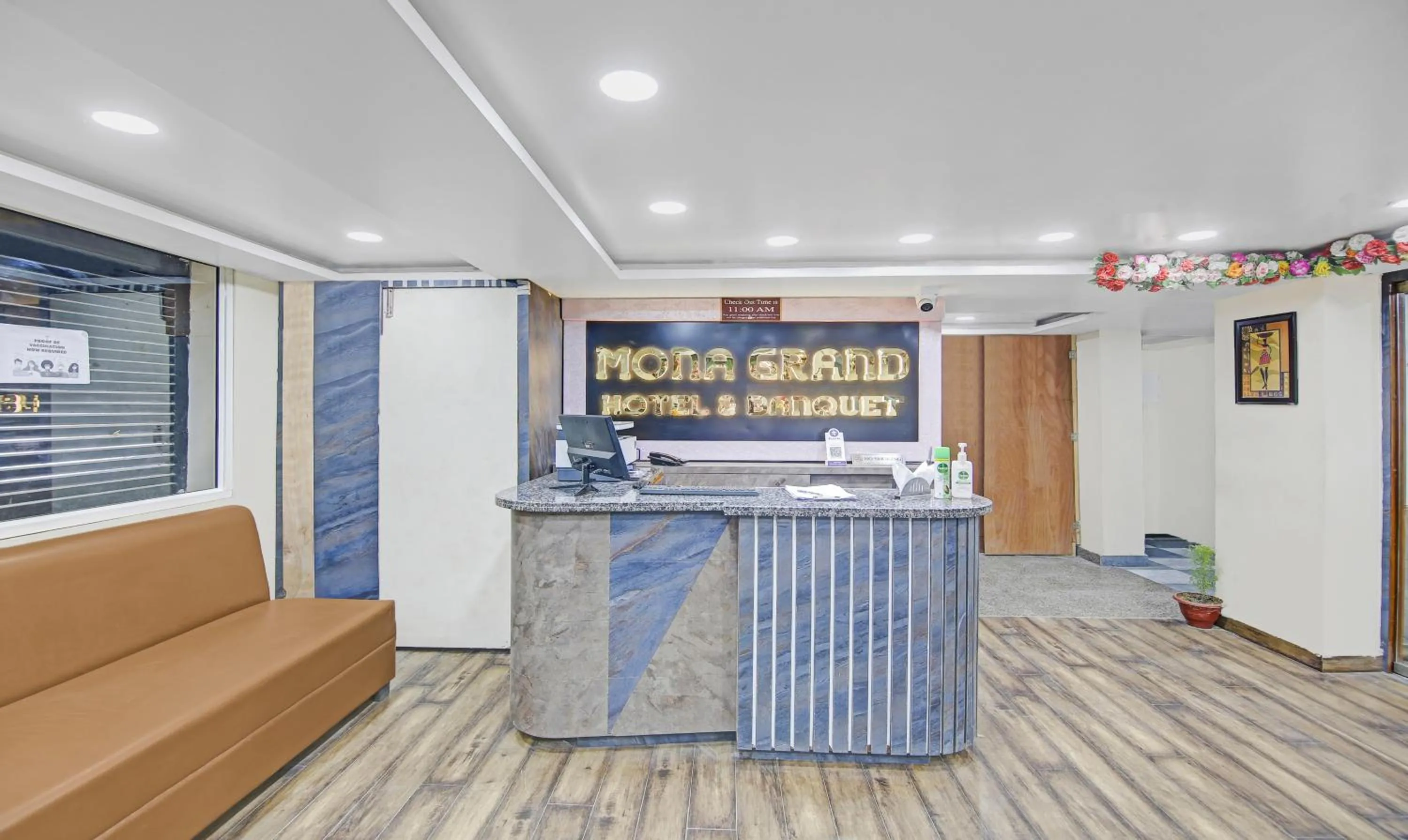 Lobby or reception in Treebo Mona Grand