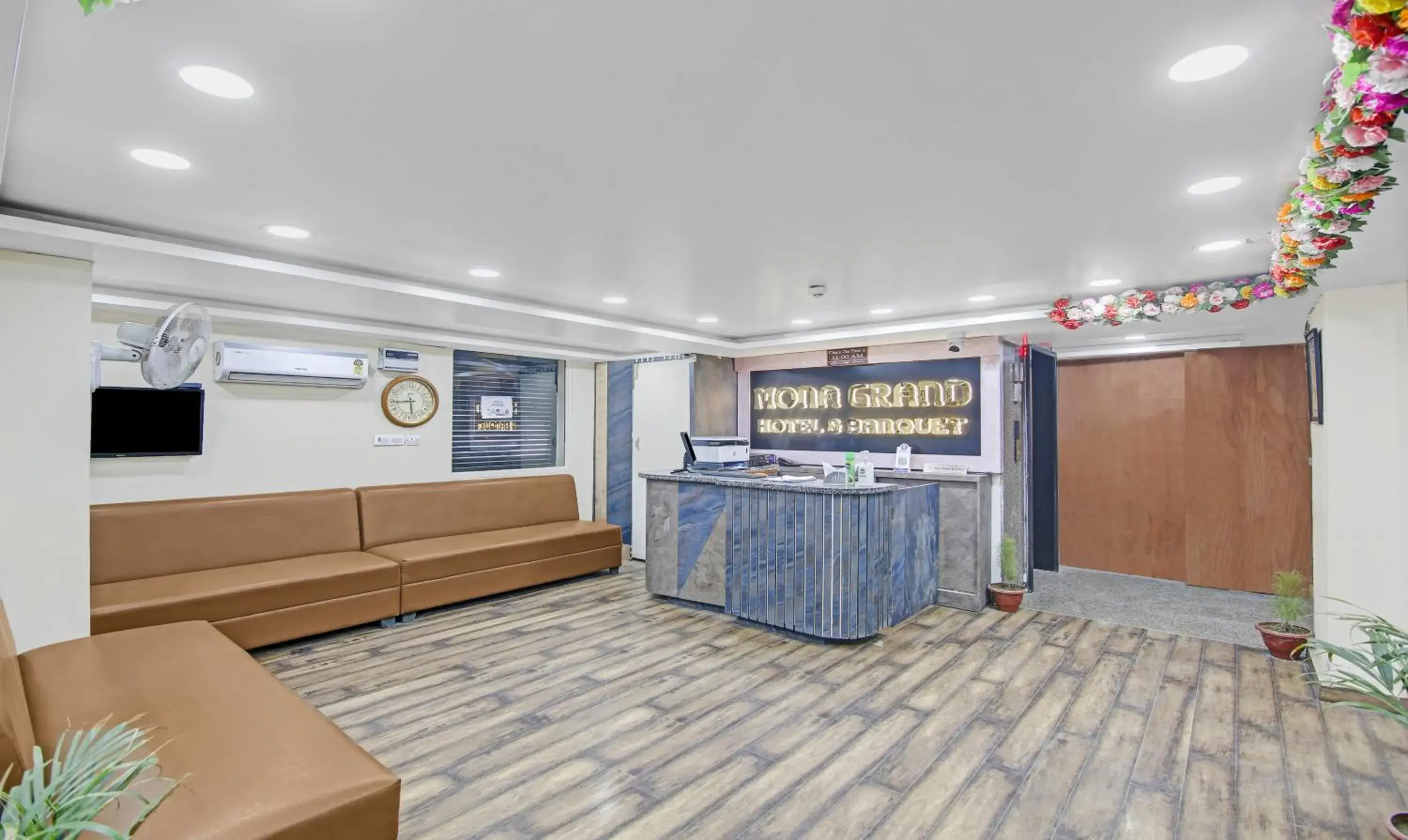 Lobby or reception in Treebo Mona Grand Lobby or reception in Treebo Mona Grand