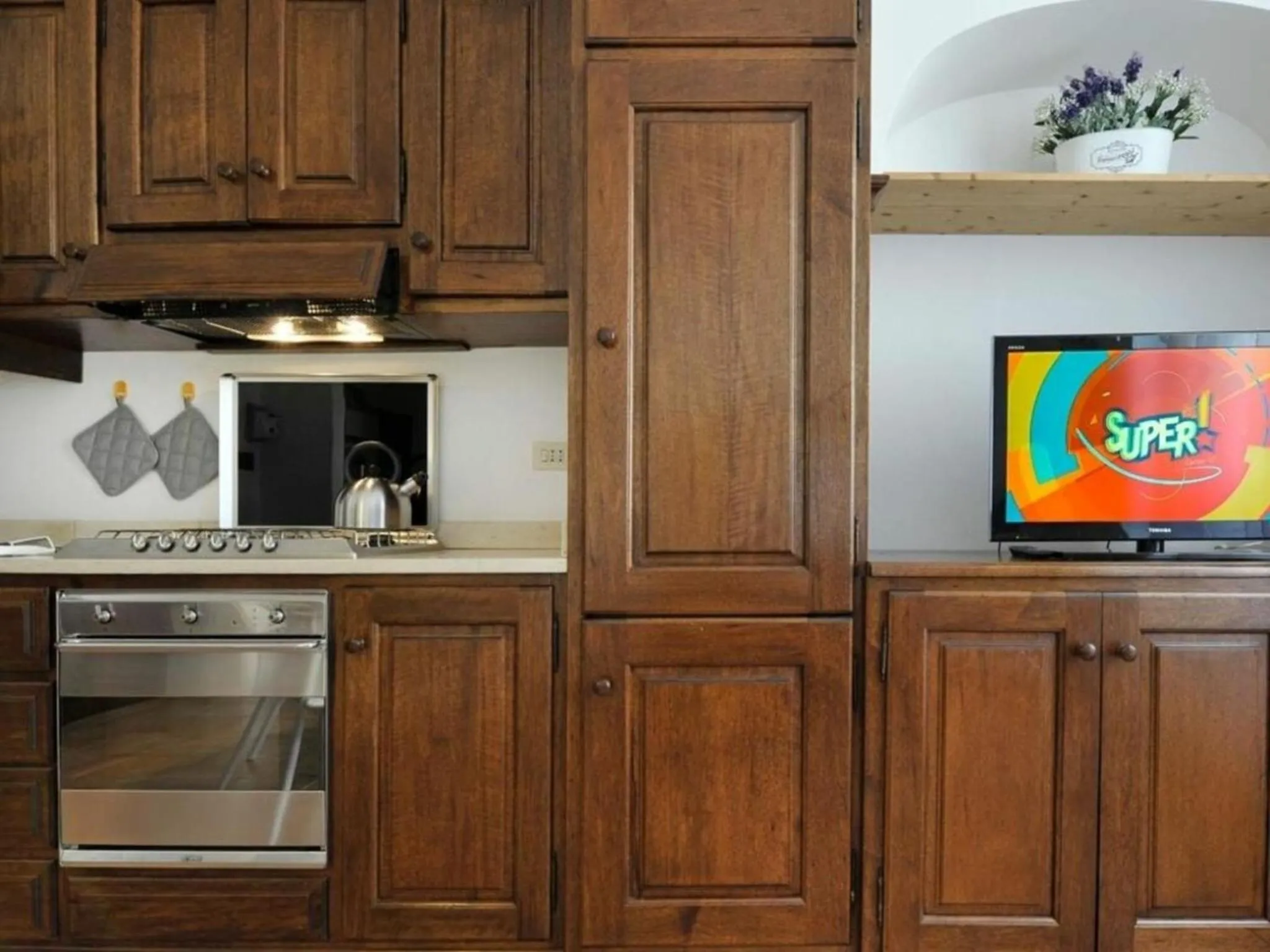 Kitchen or kitchenette in Piero Della Francesca by Halldis