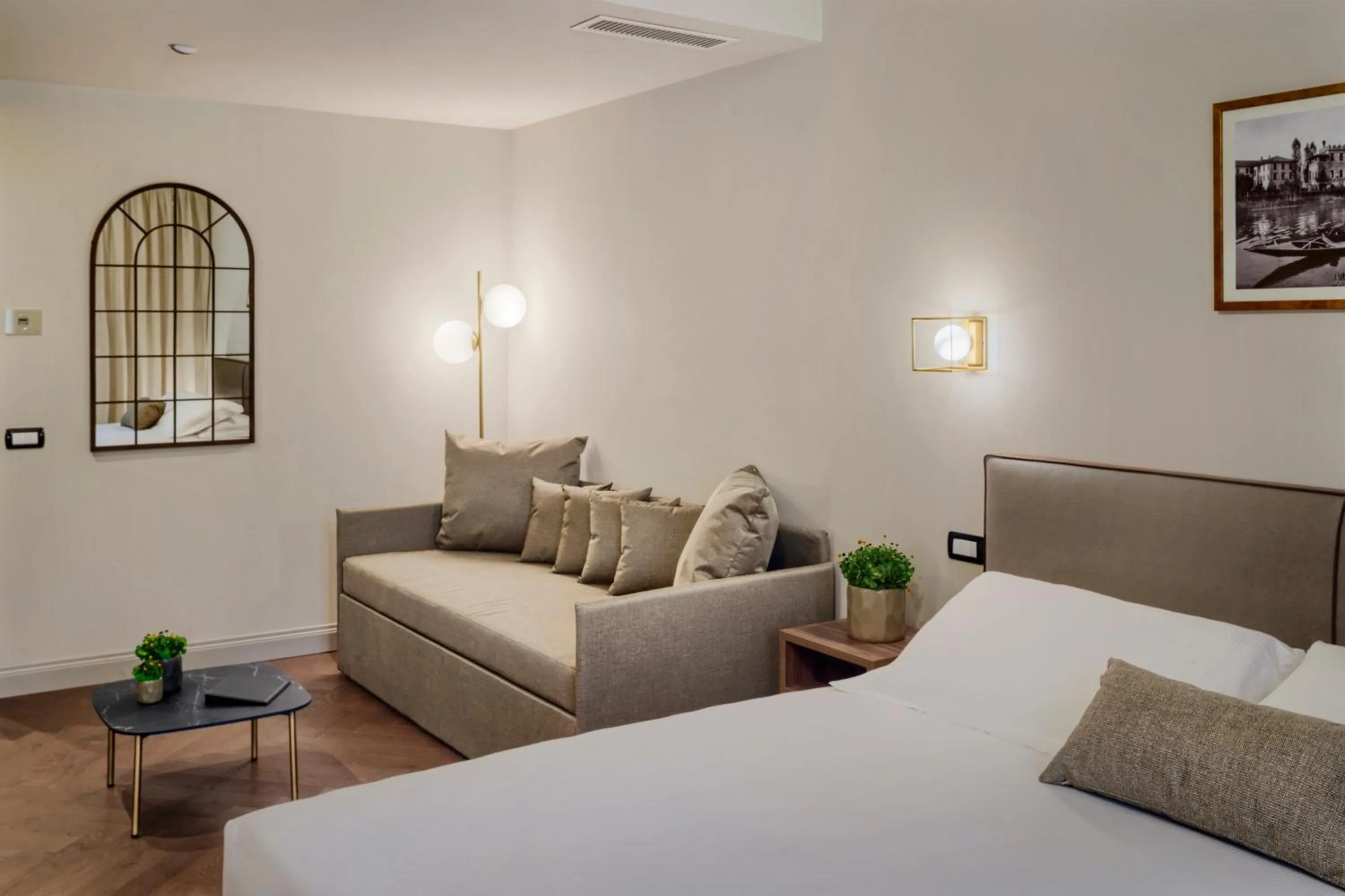 Living room, Bed in Porta Altinia Suites