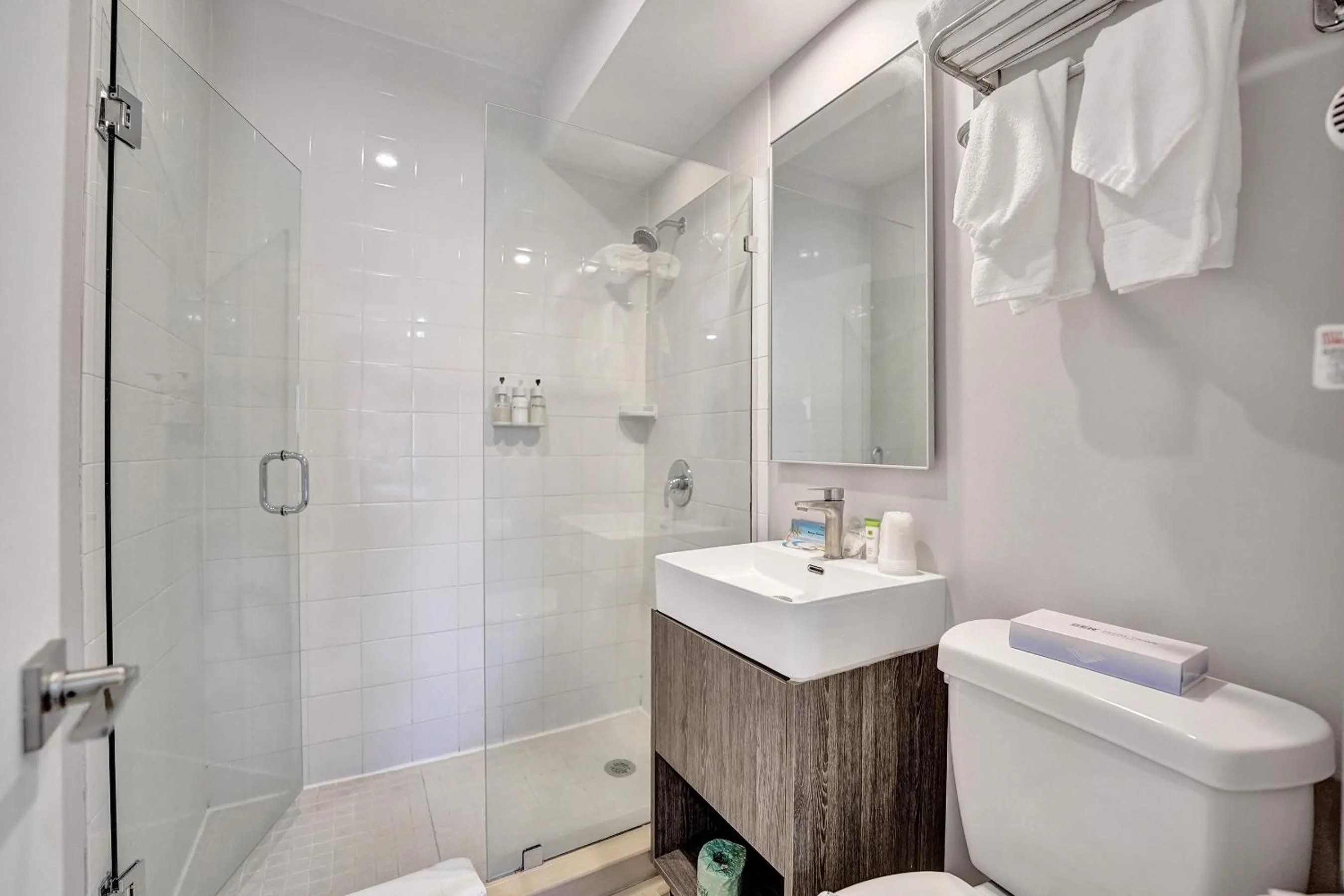 Shower in Hotel Sheldon