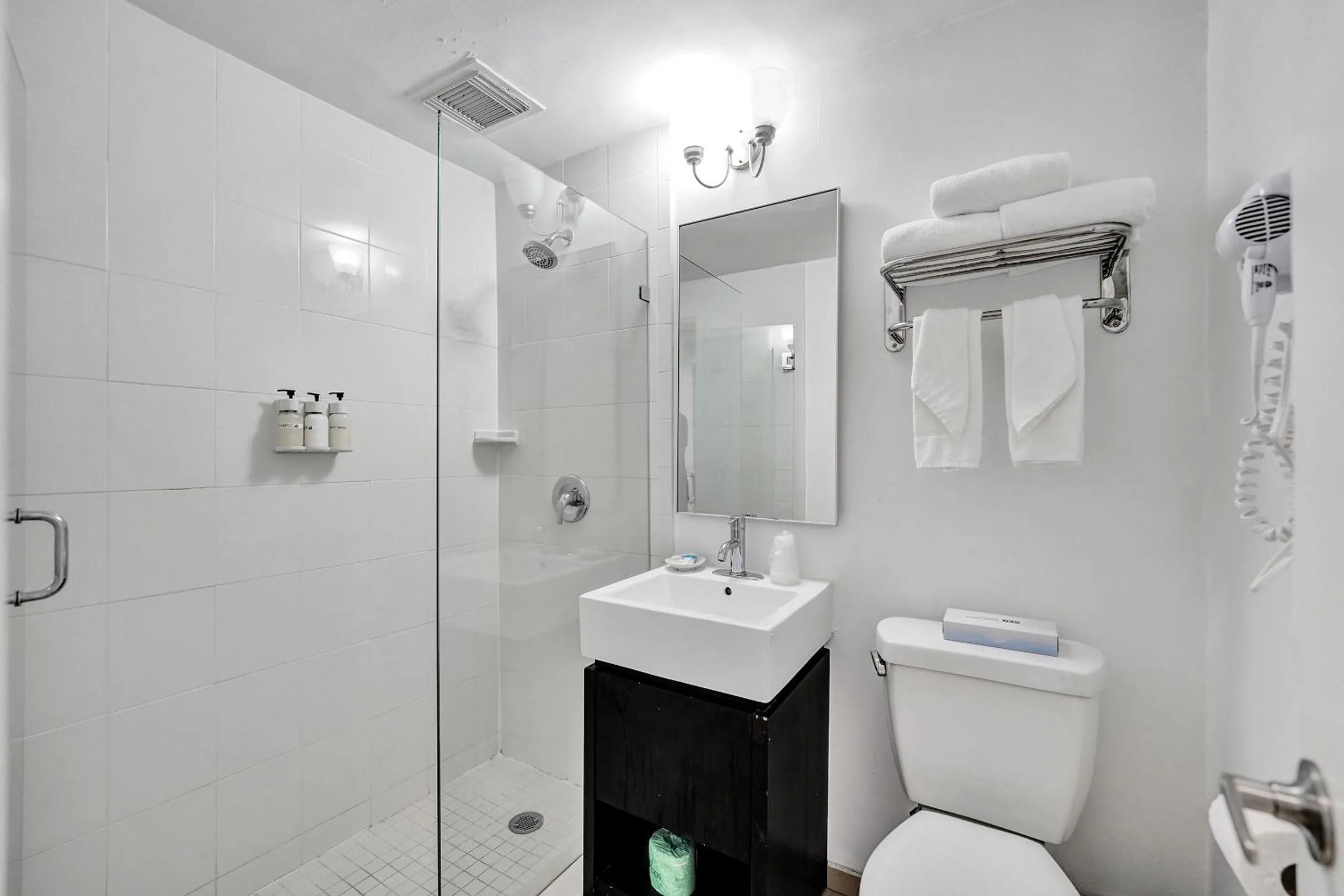 Shower in Hotel Sheldon