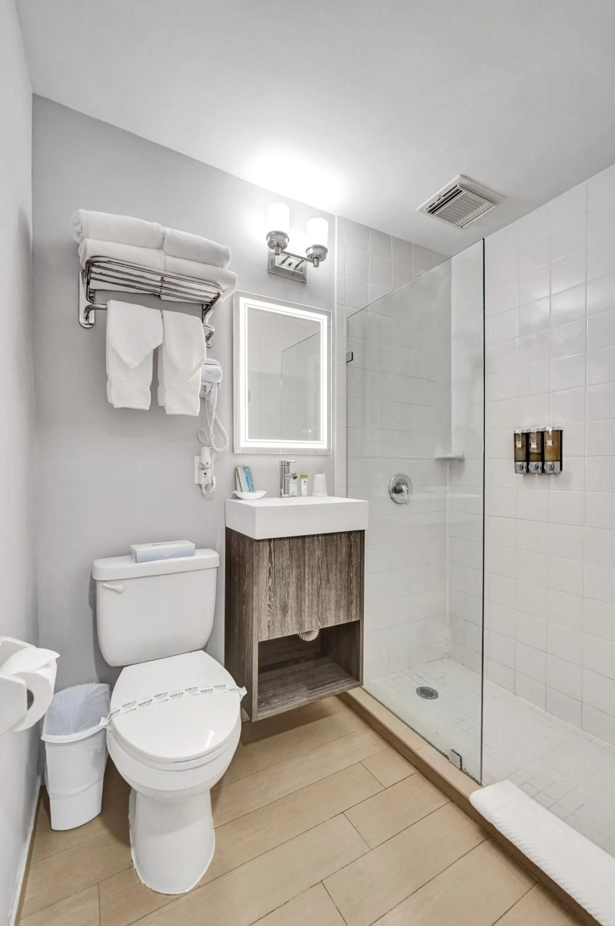 Shower in Hotel Sheldon