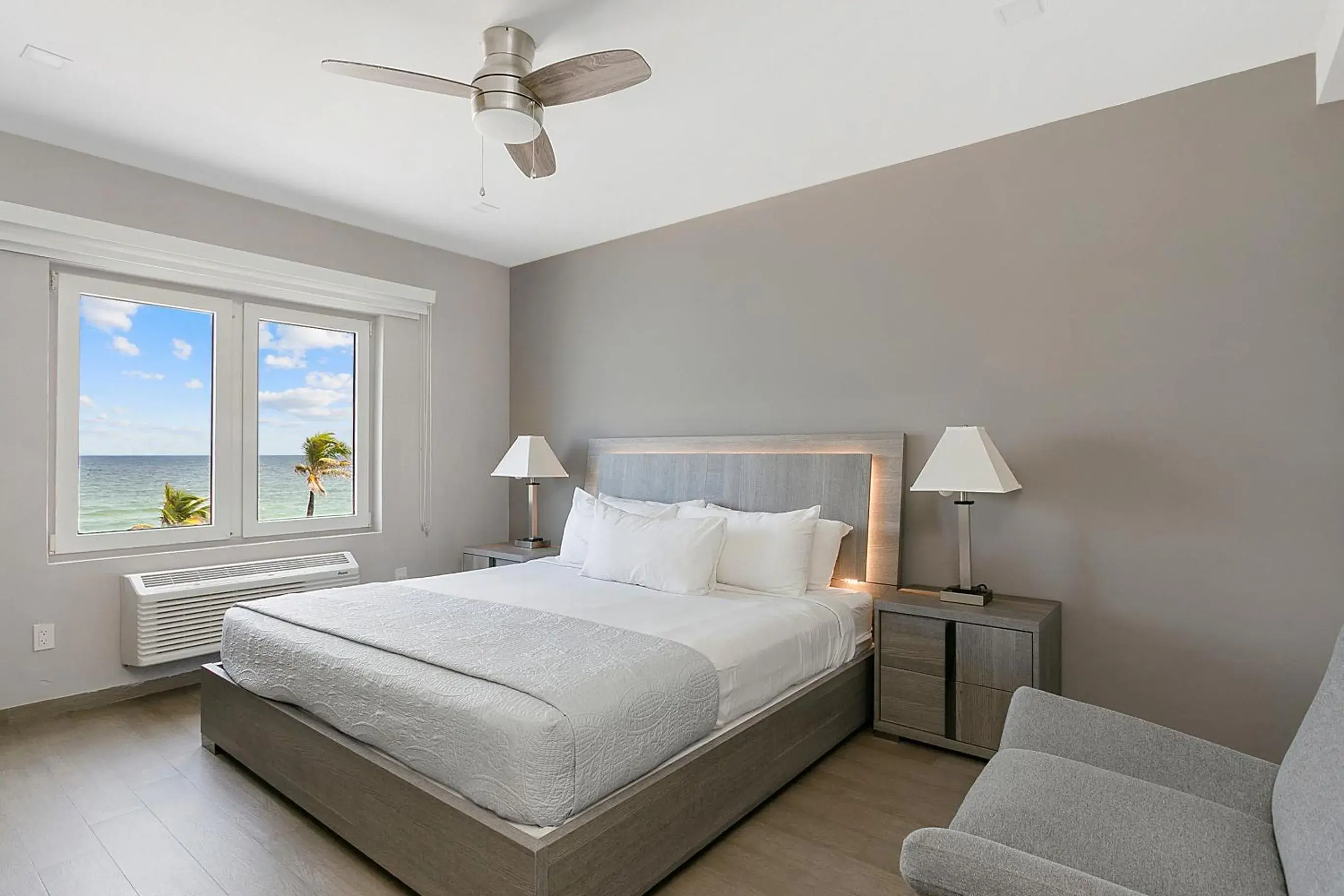 Ocean Front Room with King Bed in Hotel Sheldon Ocean Front Room with King Bed in Hotel Sheldon