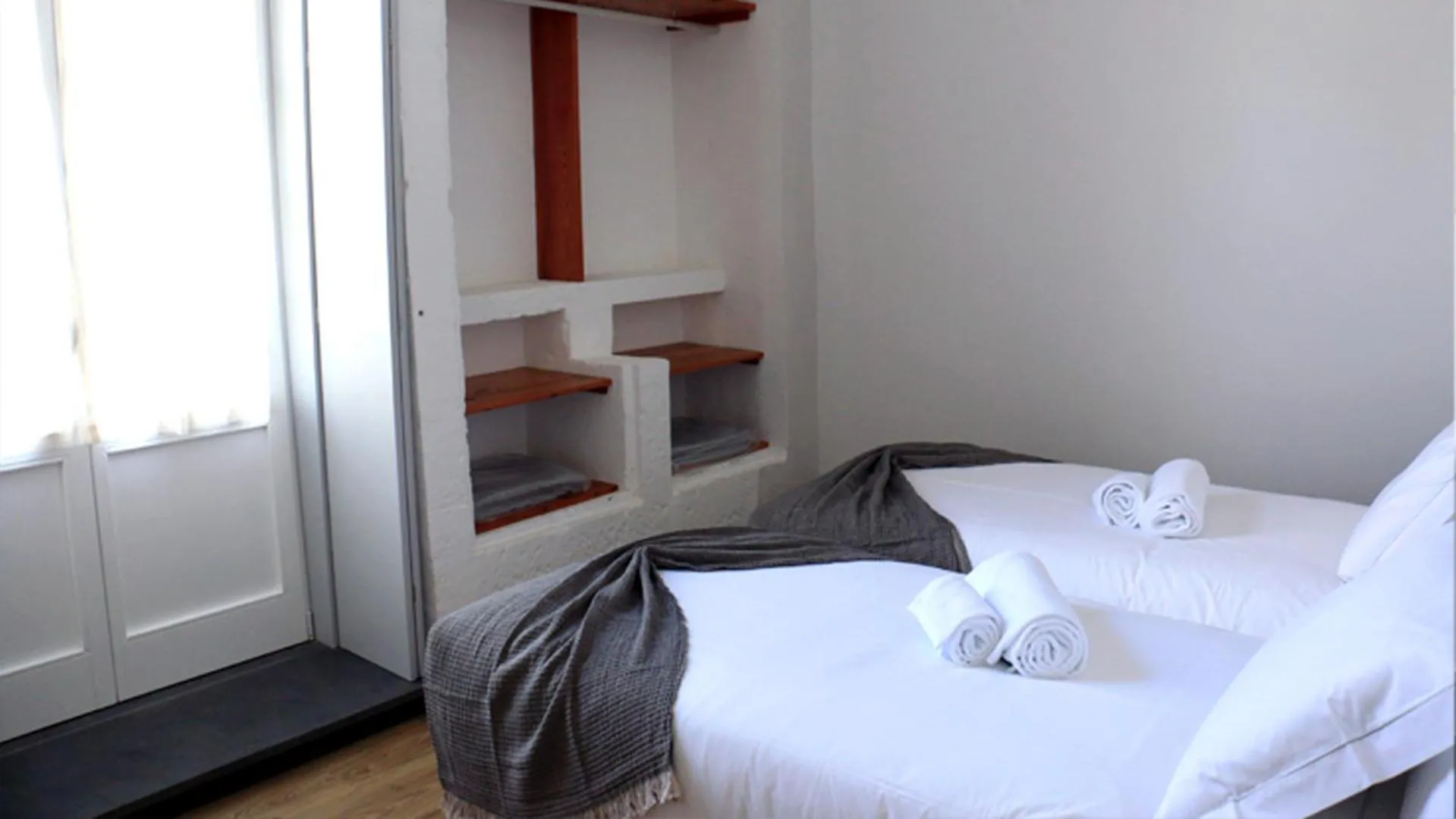 Bathroom, Bed in Aliança café & hostel