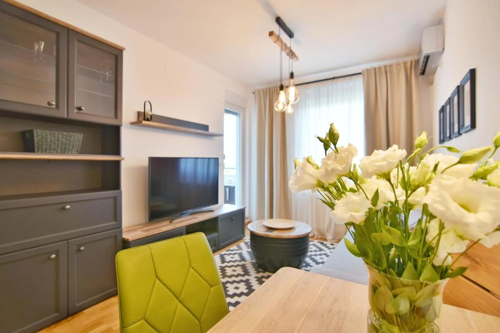 Regina Apartments with free parking