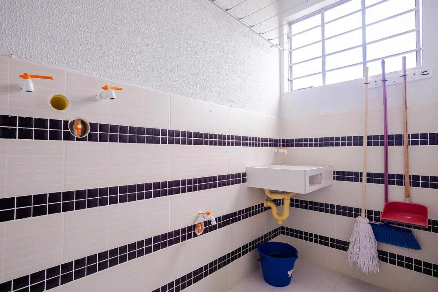 Toilet in Montepinares Apartaestudios