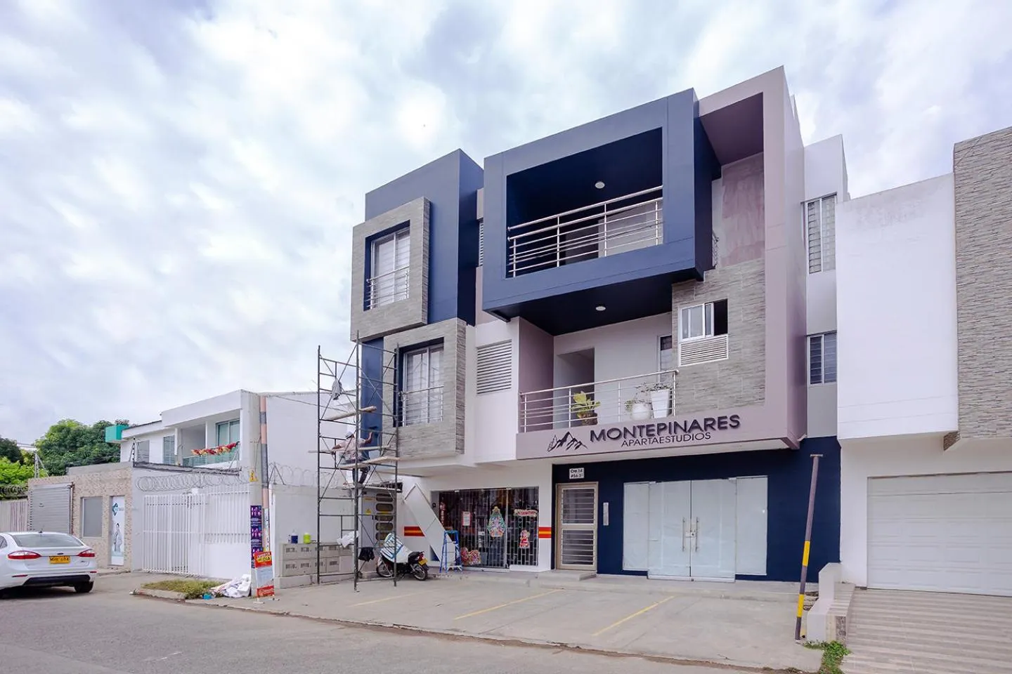 Property building in Montepinares Apartaestudios