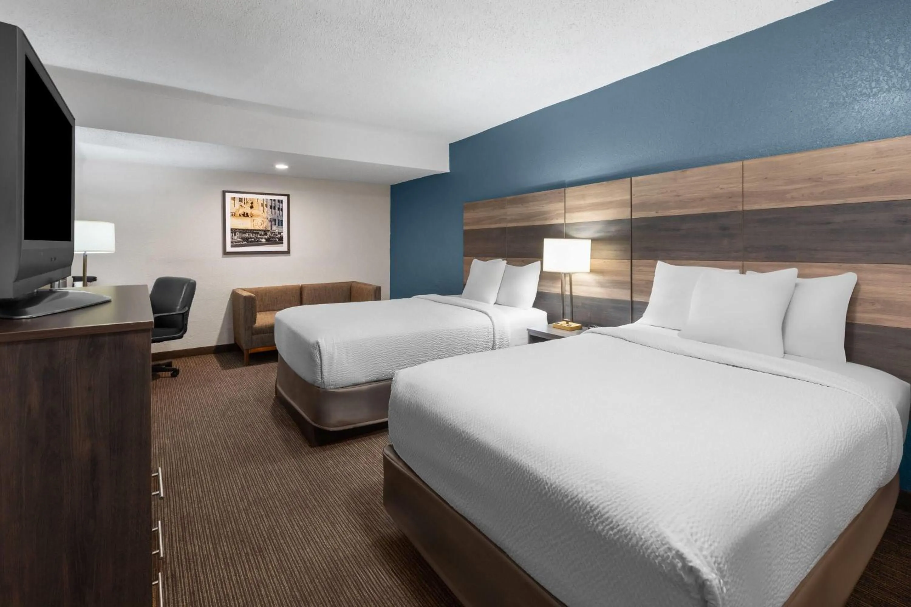 Photo of the whole room, Bed in Baymont by Wyndham Downtown Detroit