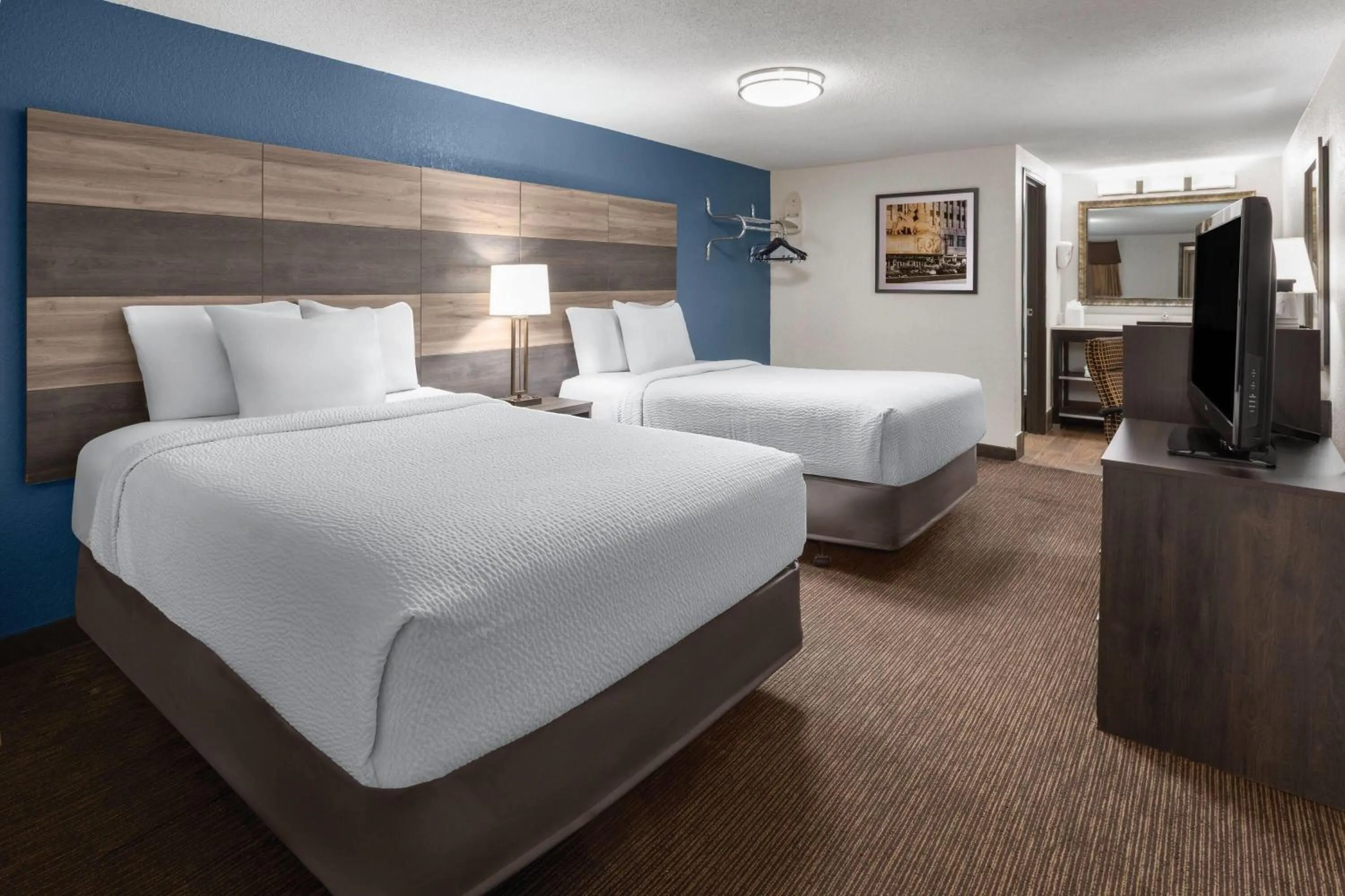 Photo of the whole room, Bed in Baymont by Wyndham Downtown Detroit