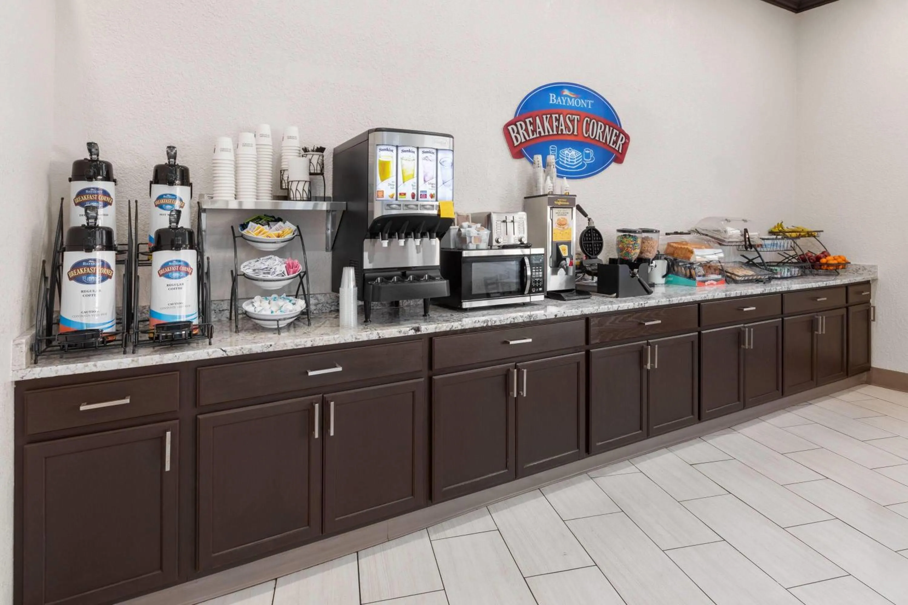 Breakfast in Baymont by Wyndham Downtown Detroit