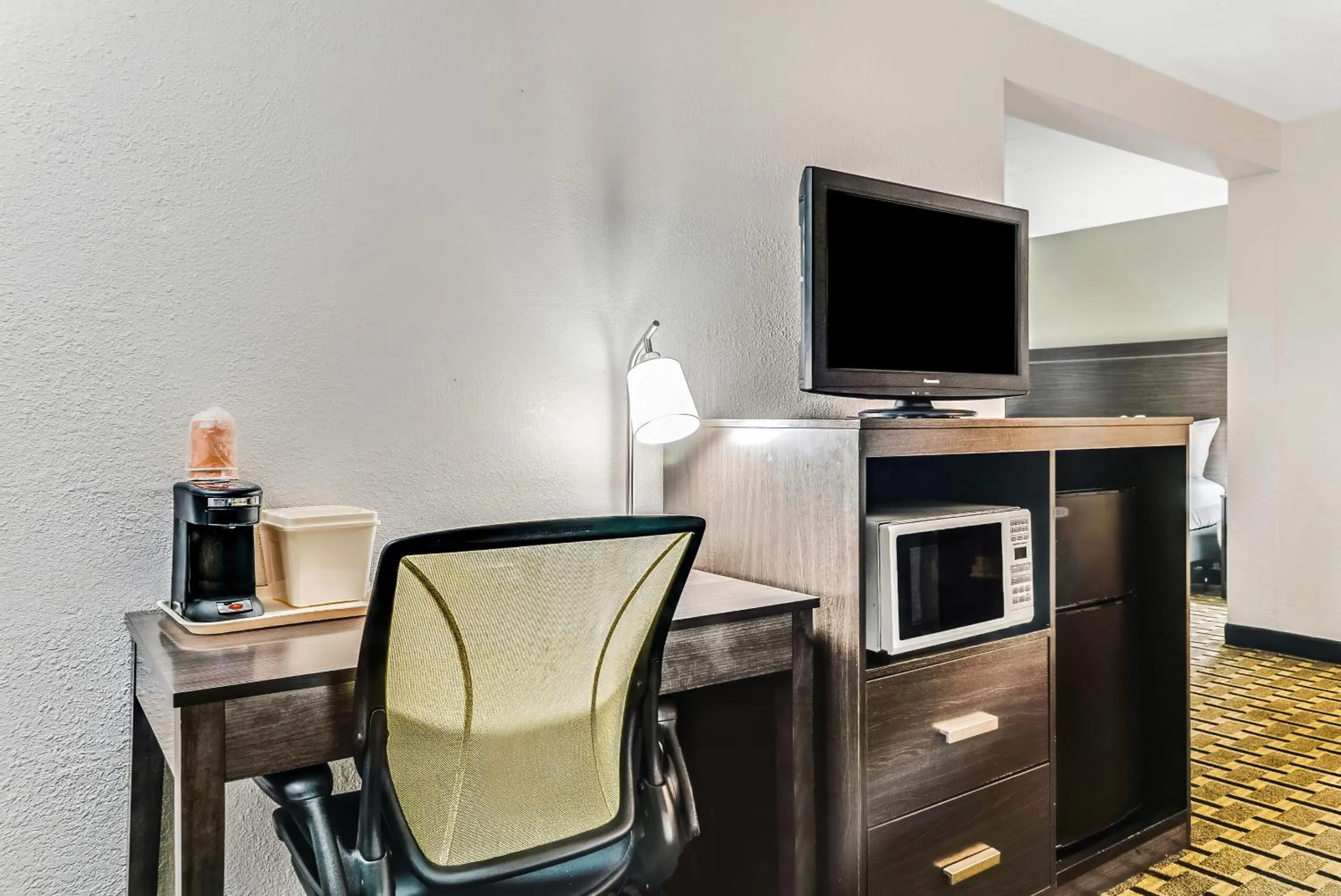 TV and multimedia in Quality Inn Detroit Downtown