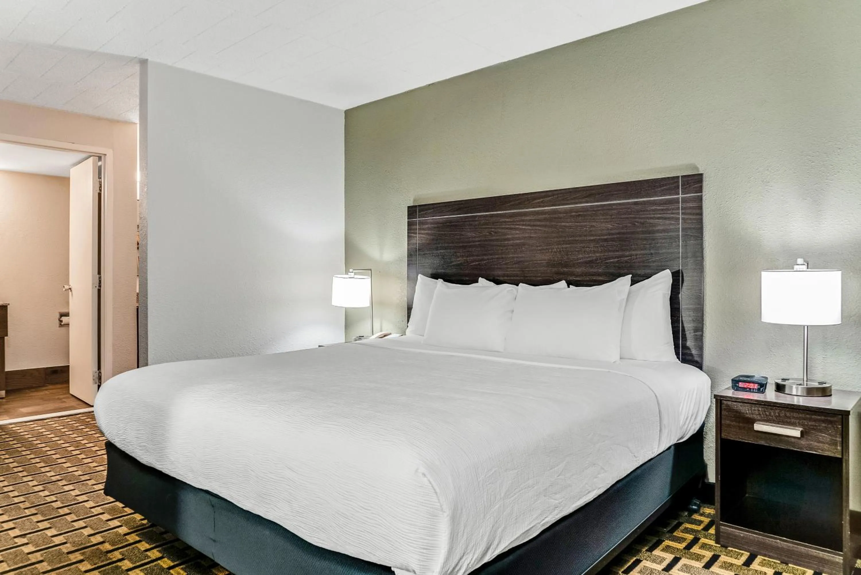 Photo of the whole room, Bed in Quality Inn Detroit Downtown