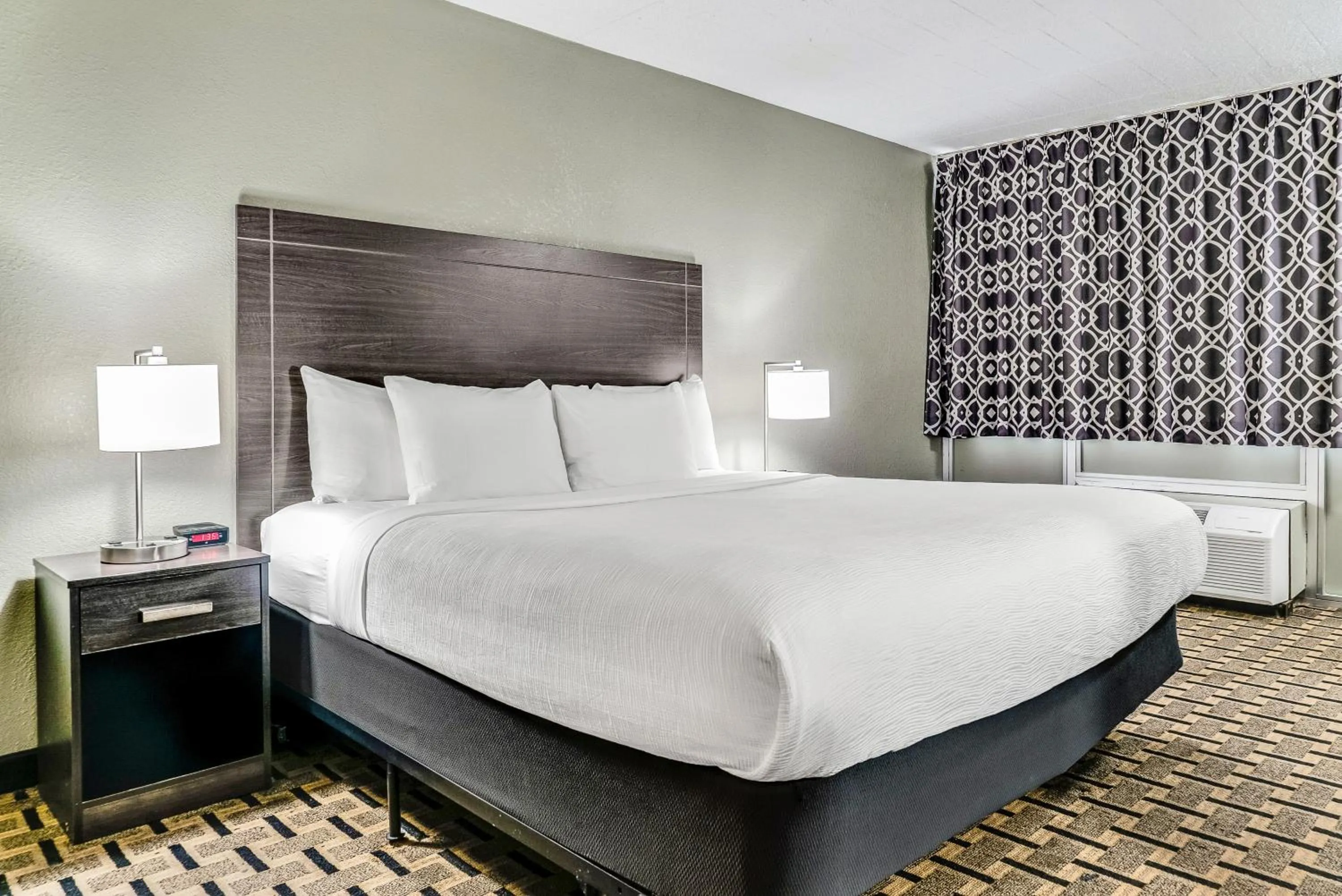 Photo of the whole room, Bed in Quality Inn Detroit Downtown