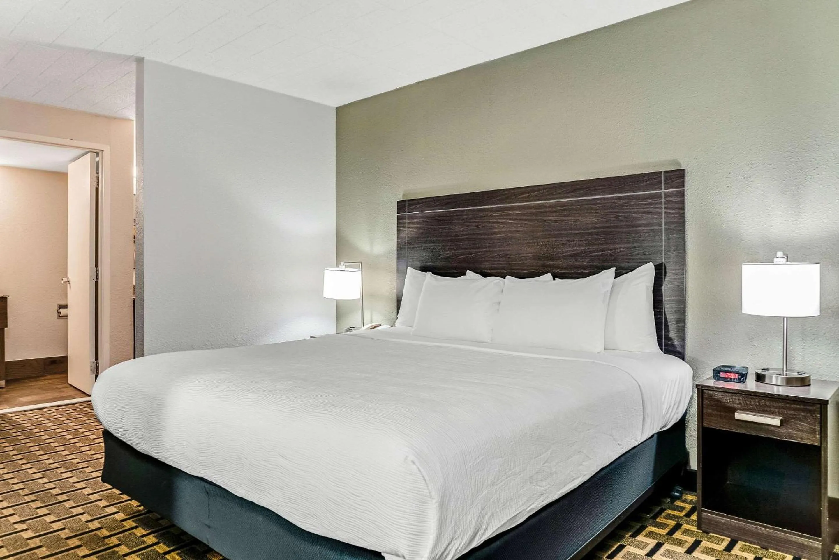 Bedroom, Bed in Quality Inn Detroit Downtown