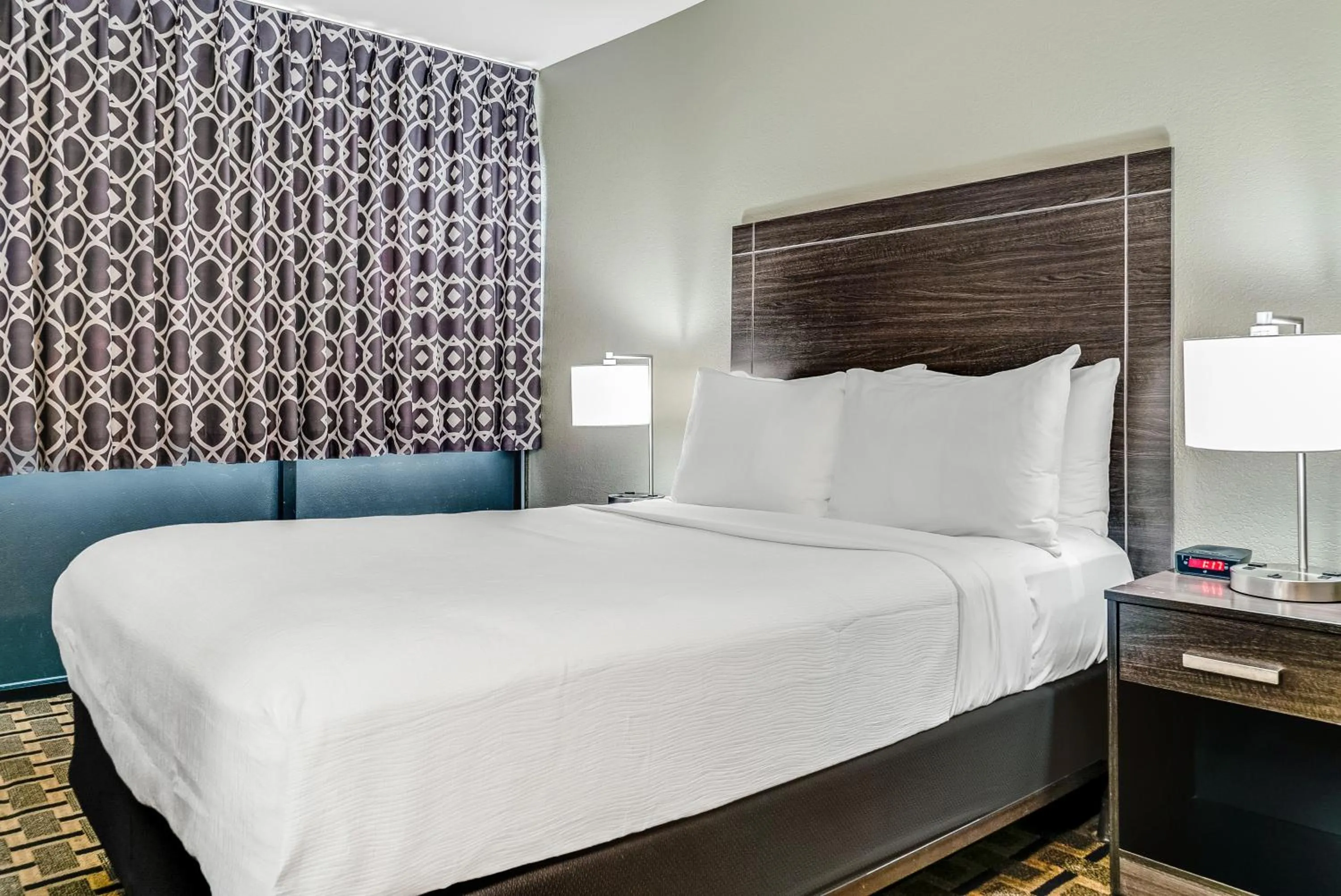 Bed in Quality Inn Detroit Downtown