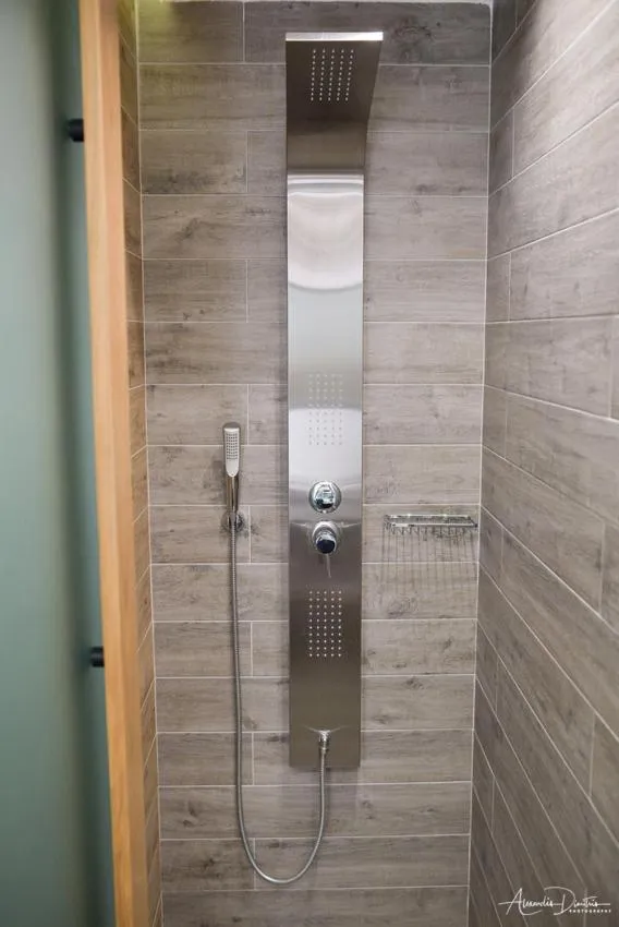 Shower in Thalassa Apart Hotel