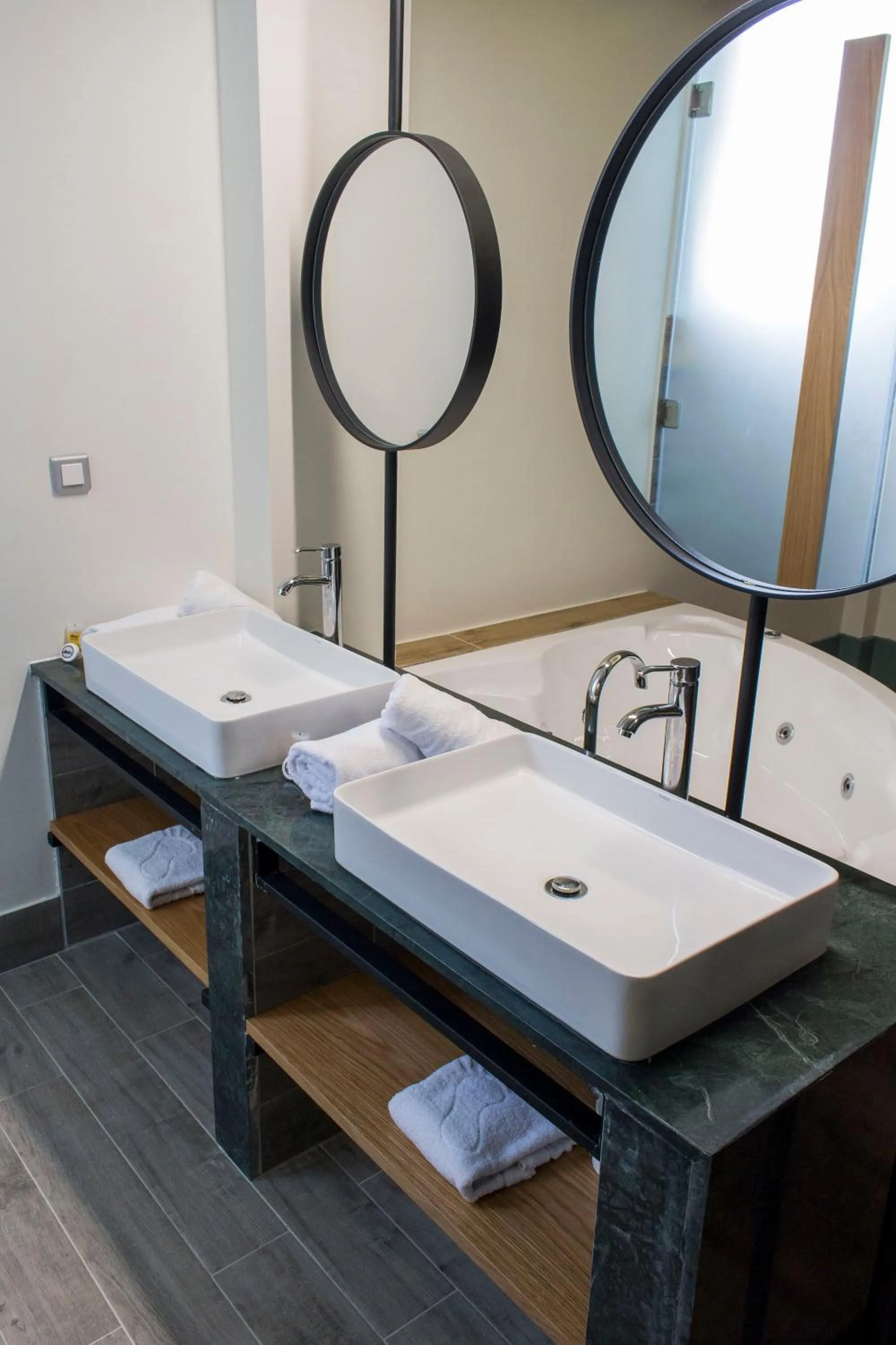 Bathroom in Thalassa Apart Hotel