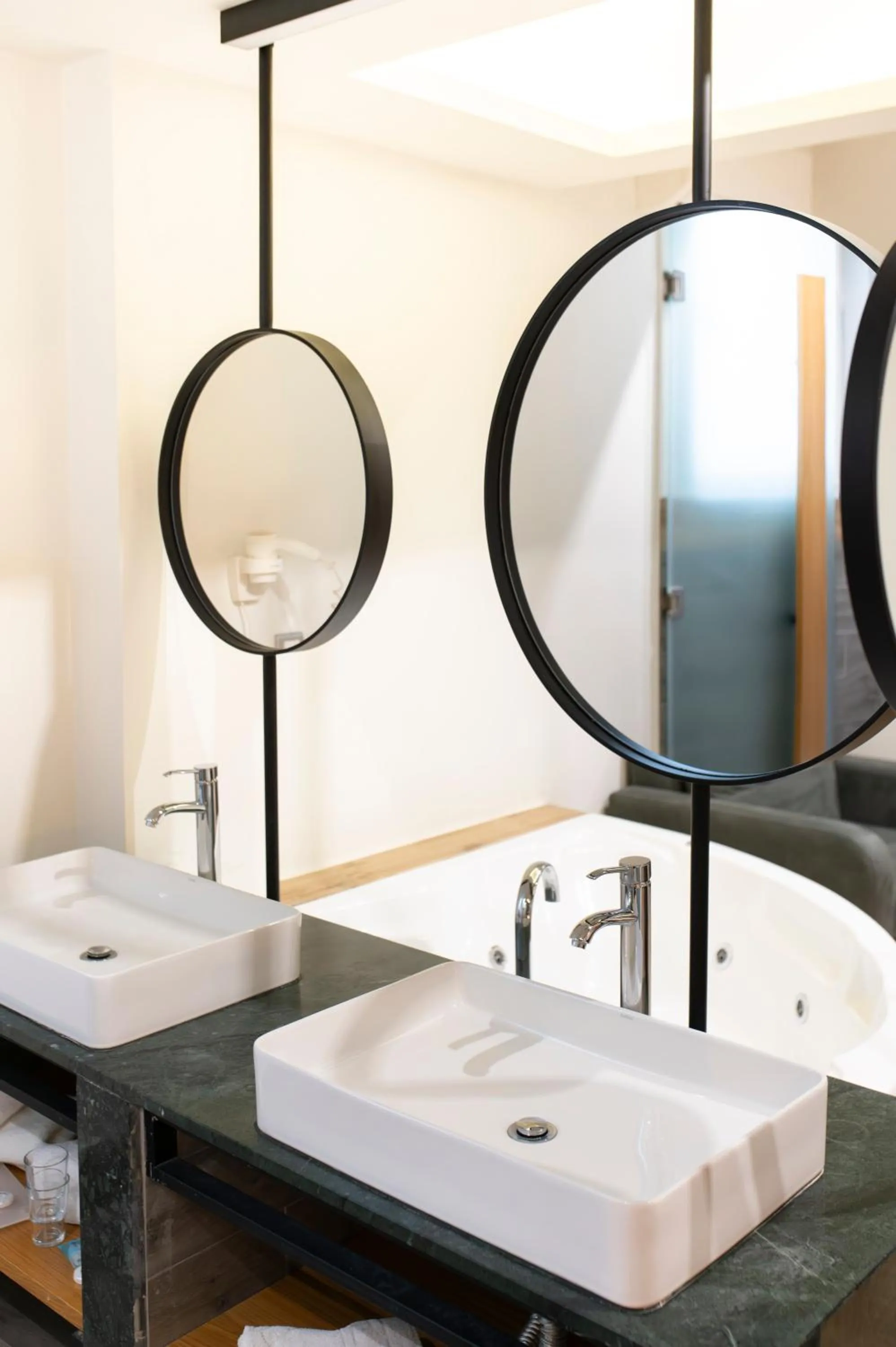 Bathroom in Thalassa Apart Hotel