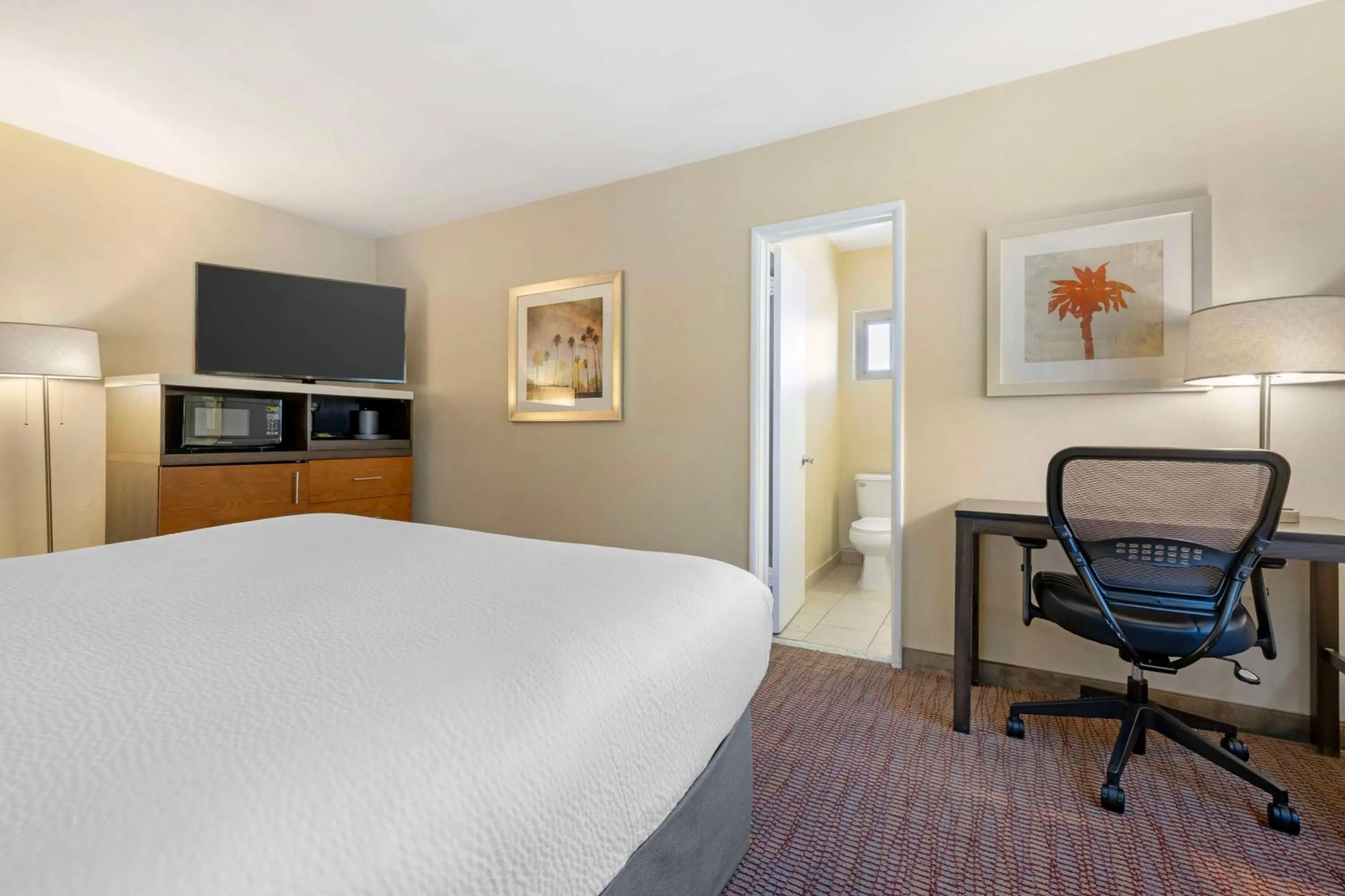 Bedroom, Bed in Best Western Royal Palace Inn & Suites