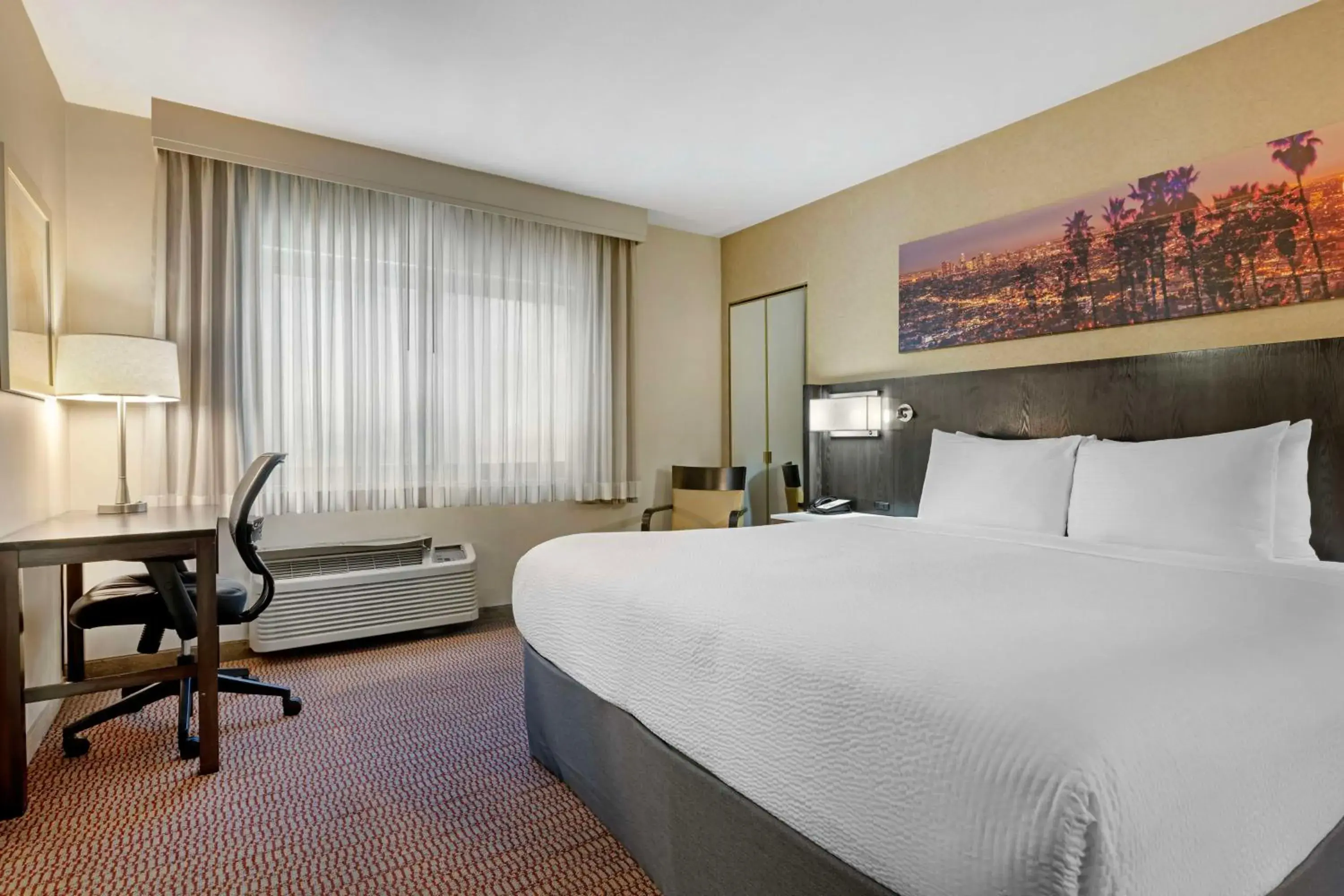 Bedroom, Bed in Best Western Royal Palace Inn & Suites Bedroom, Bed in Best Western Royal Palace Inn & Suites