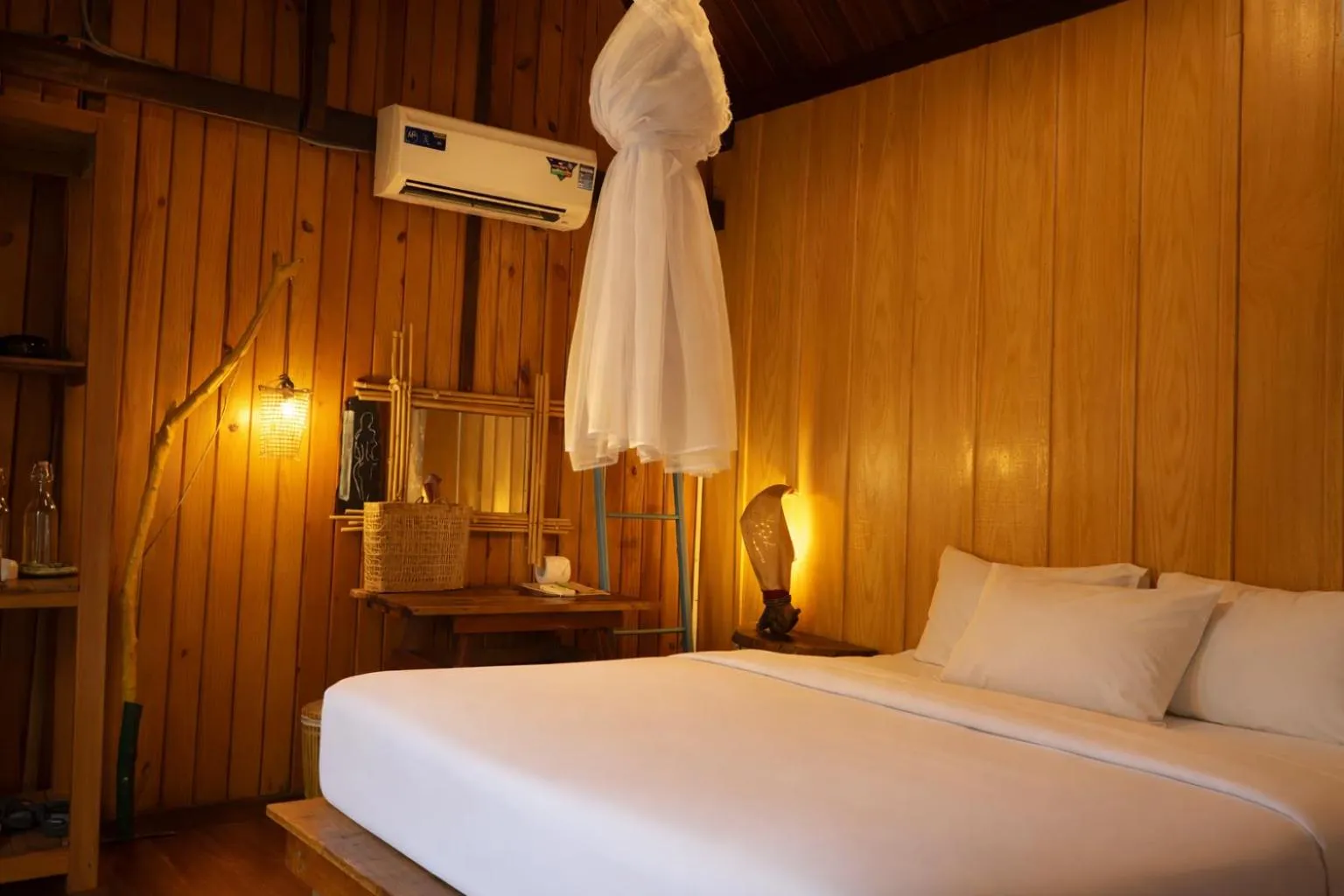 Bed in Mekong Silt Ecolodge - Pool & Half-Board Included