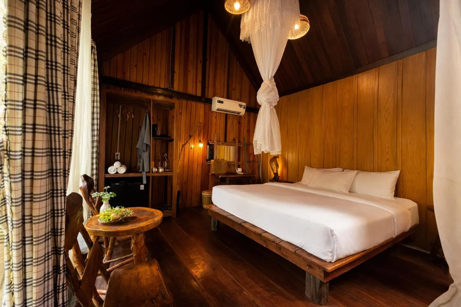 Bed in Mekong Silt Ecolodge - Pool & Half-Board Included