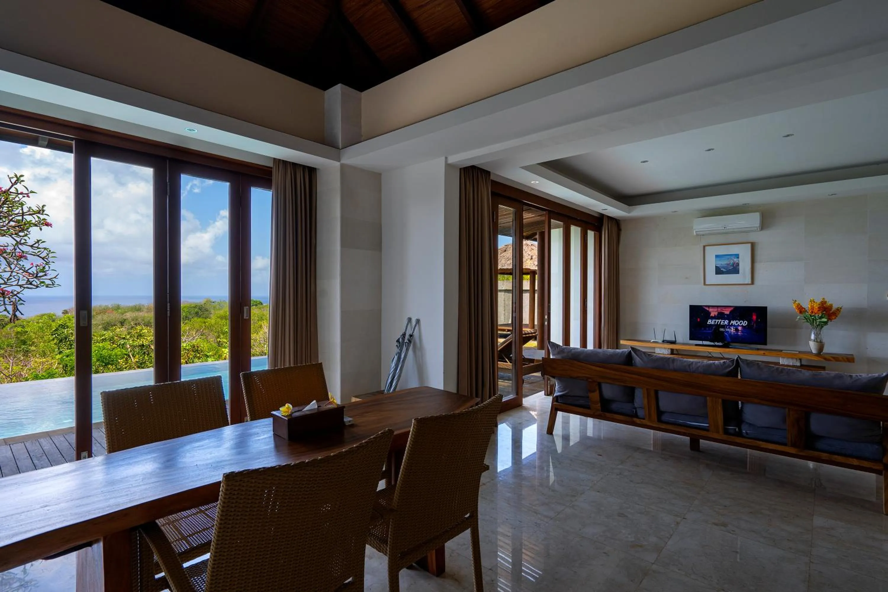 TV and multimedia in Moritz Palm Villa