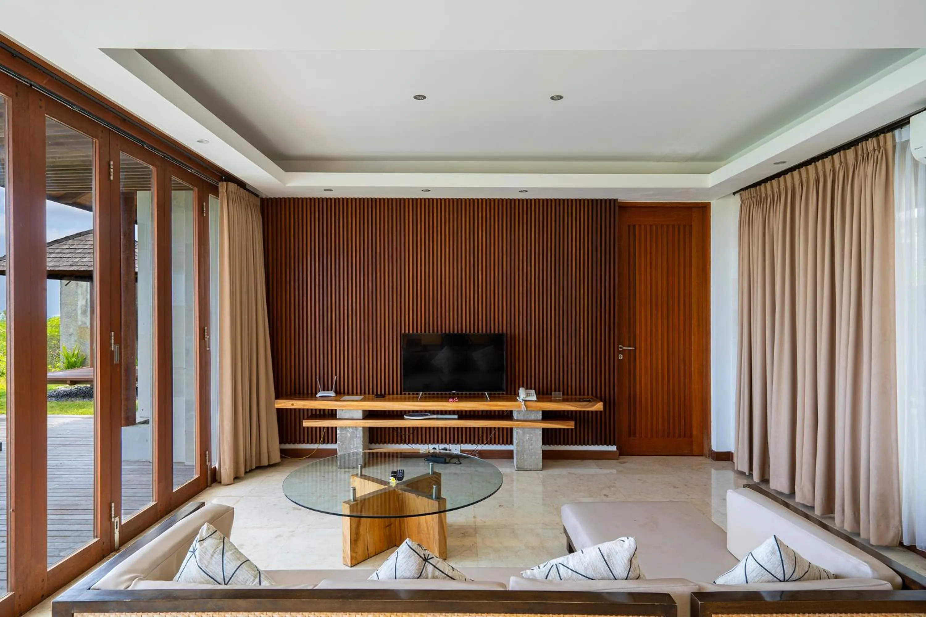 TV and multimedia, Bed in Moritz Palm Villa