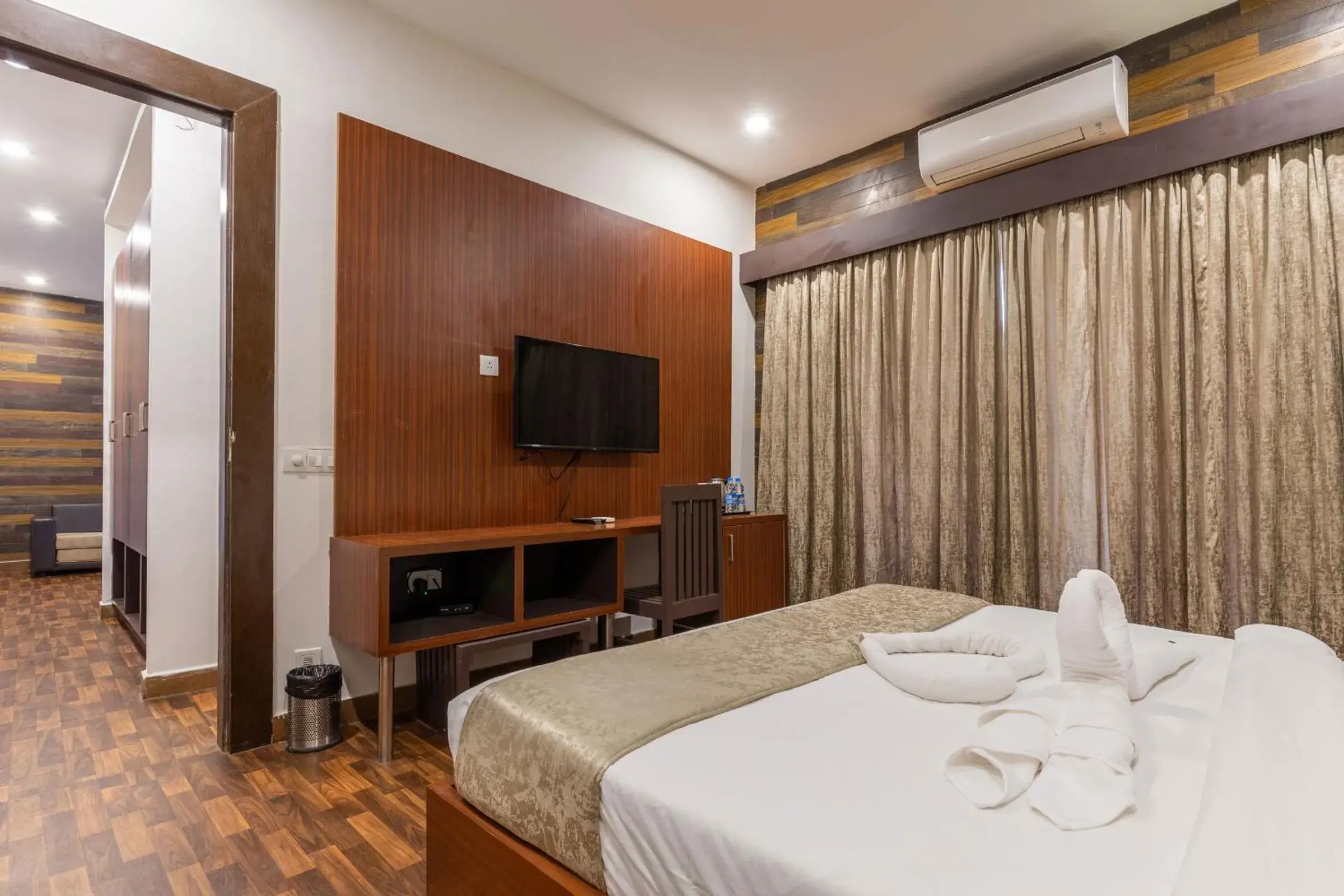 Photo of the whole room, Bed in Amara Oceanfront Resort & Club Baga Photo of the whole room, Bed in Amara Oceanfront Resort & Club Baga