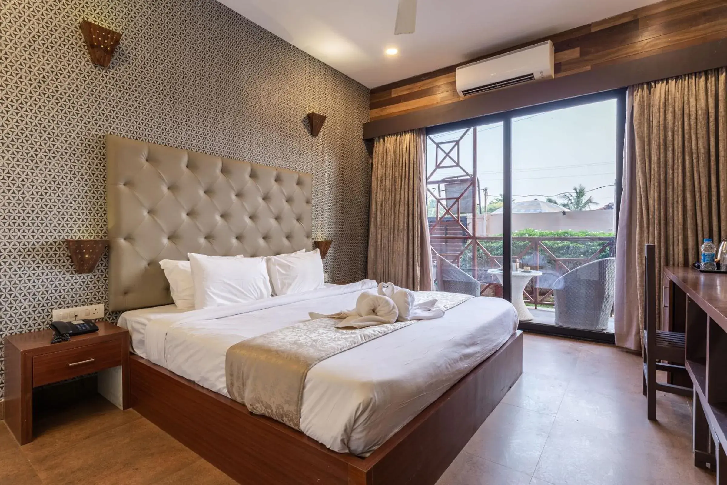 Photo of the whole room, Bed in Amara Oceanfront Resort & Club Baga Photo of the whole room, Bed in Amara Oceanfront Resort & Club Baga