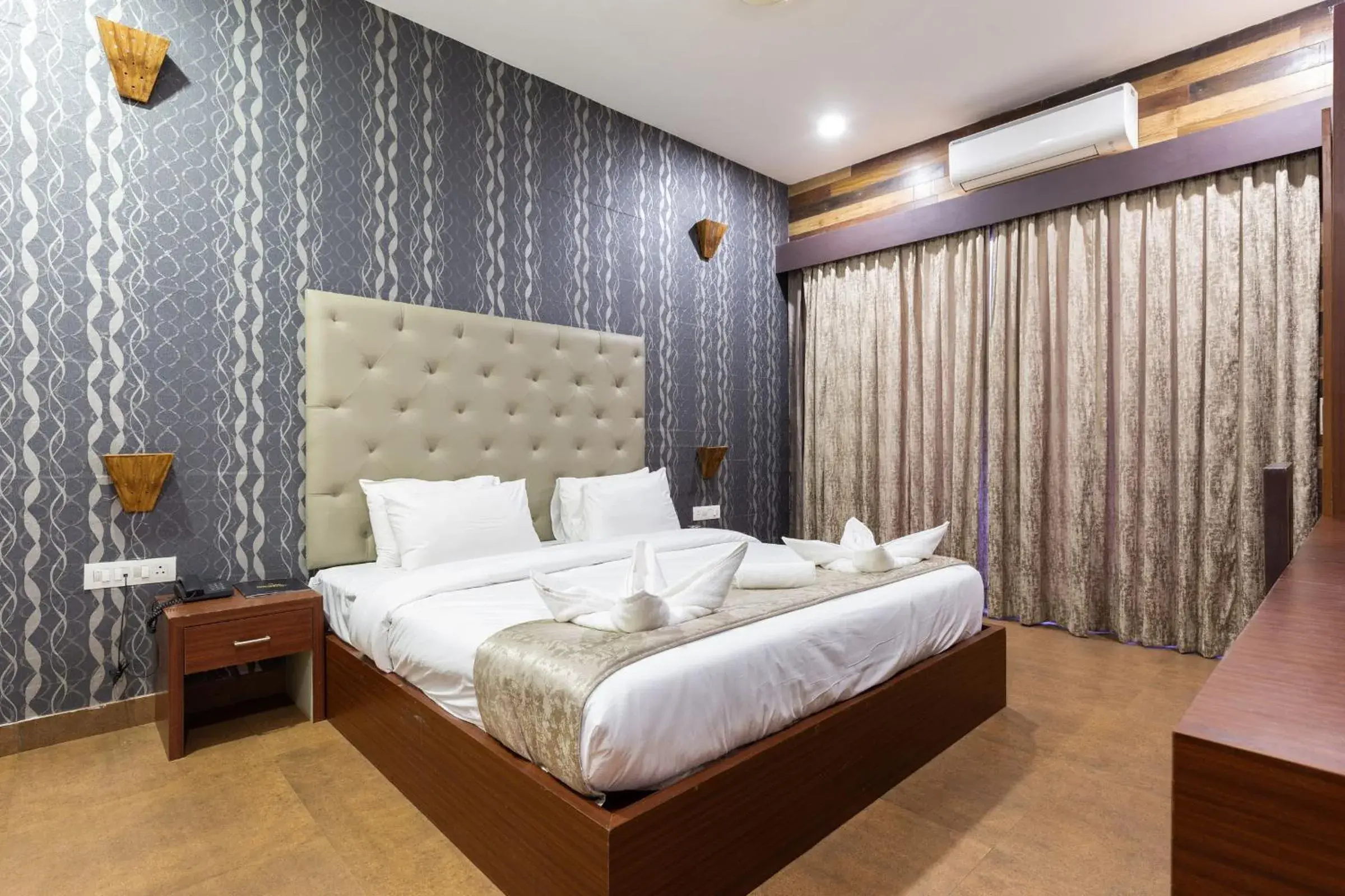 Bedroom, Bed in Amara Oceanfront Resort & Club Baga Bedroom, Bed in Amara Oceanfront Resort & Club Baga