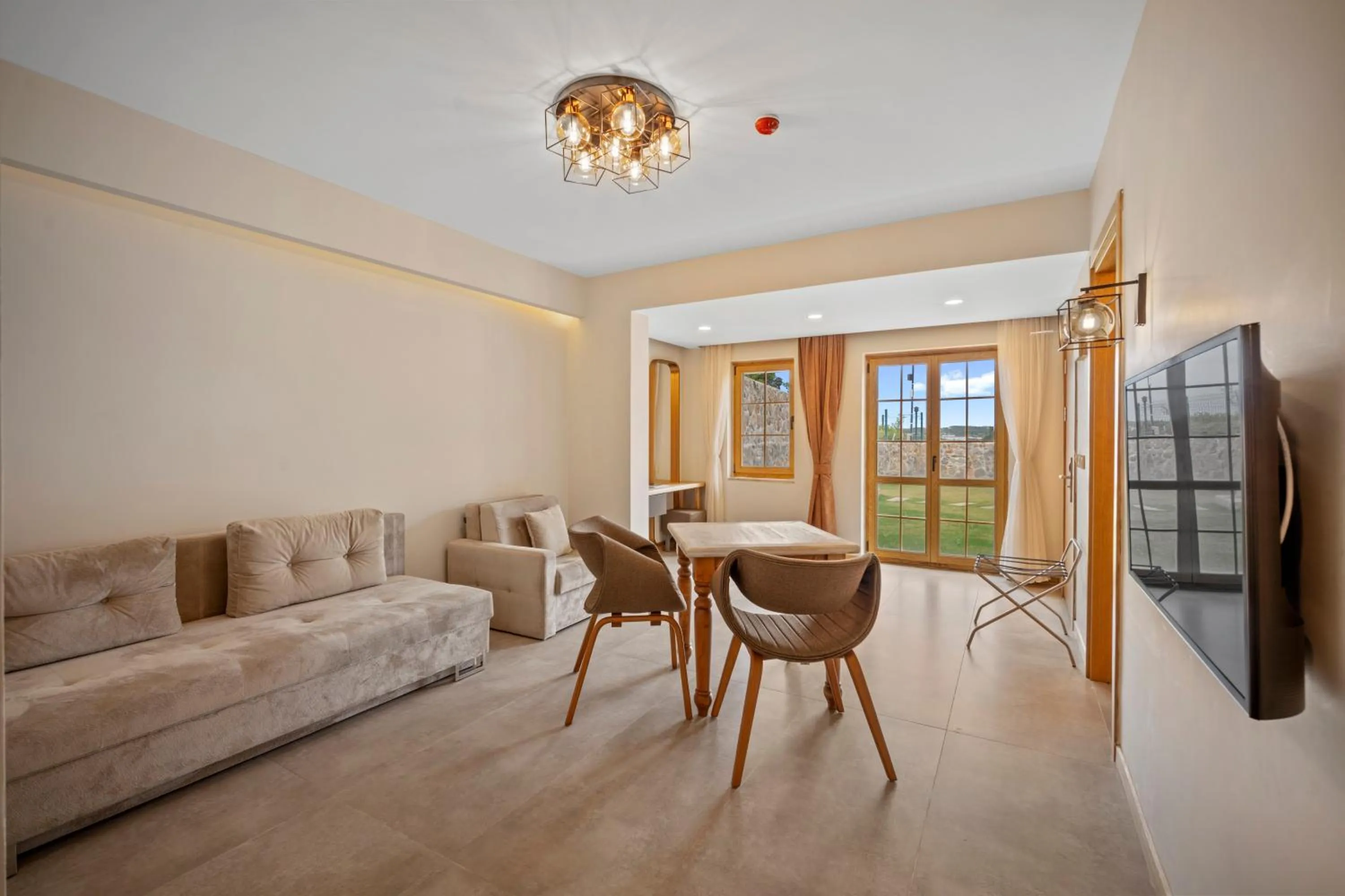 Garden in ZEYT INN HOTEL