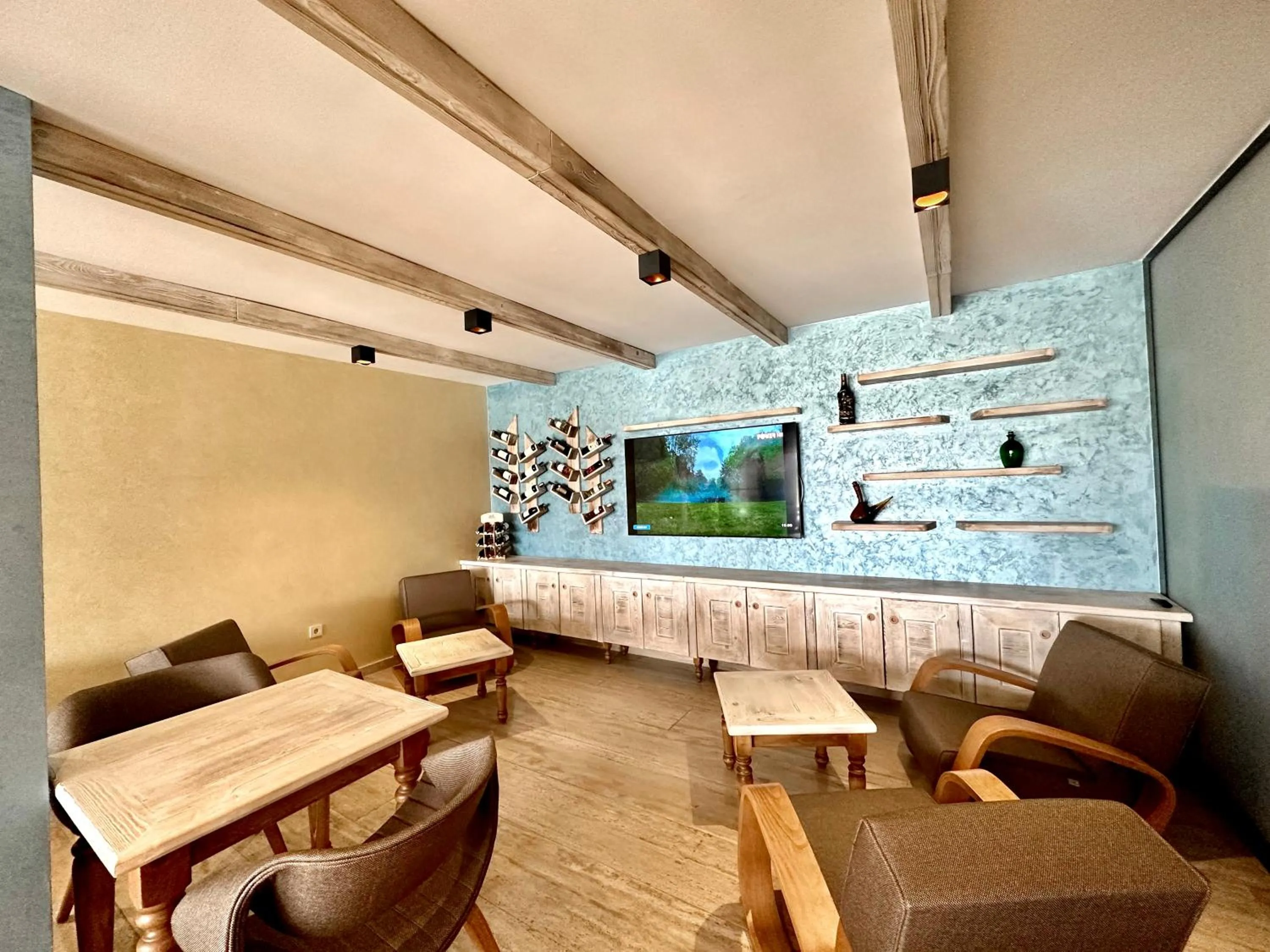 Restaurant/places to eat in ZEYT INN HOTEL