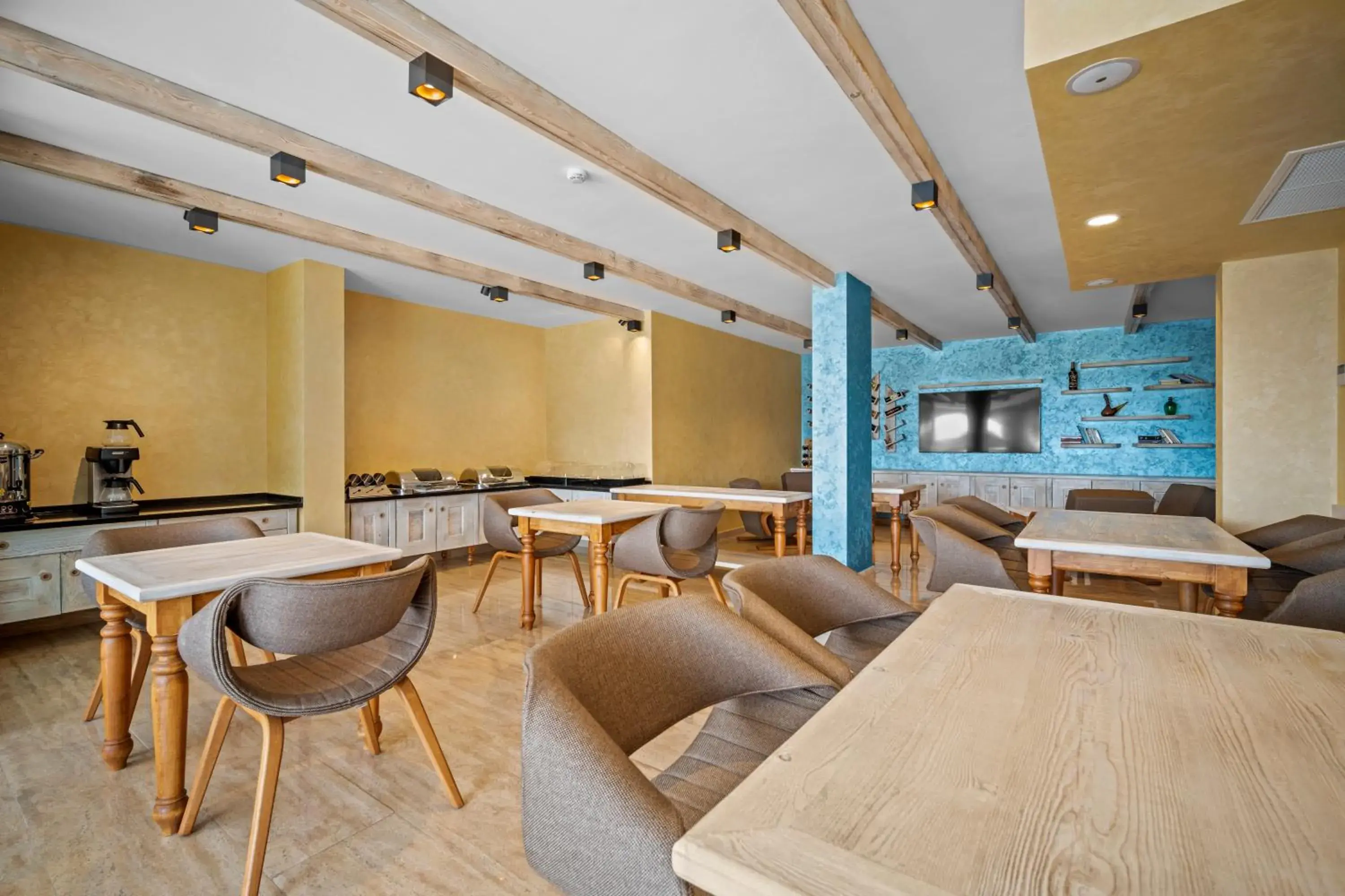 Restaurant/places to eat in ZEYT INN HOTEL Restaurant/places to eat in ZEYT INN HOTEL