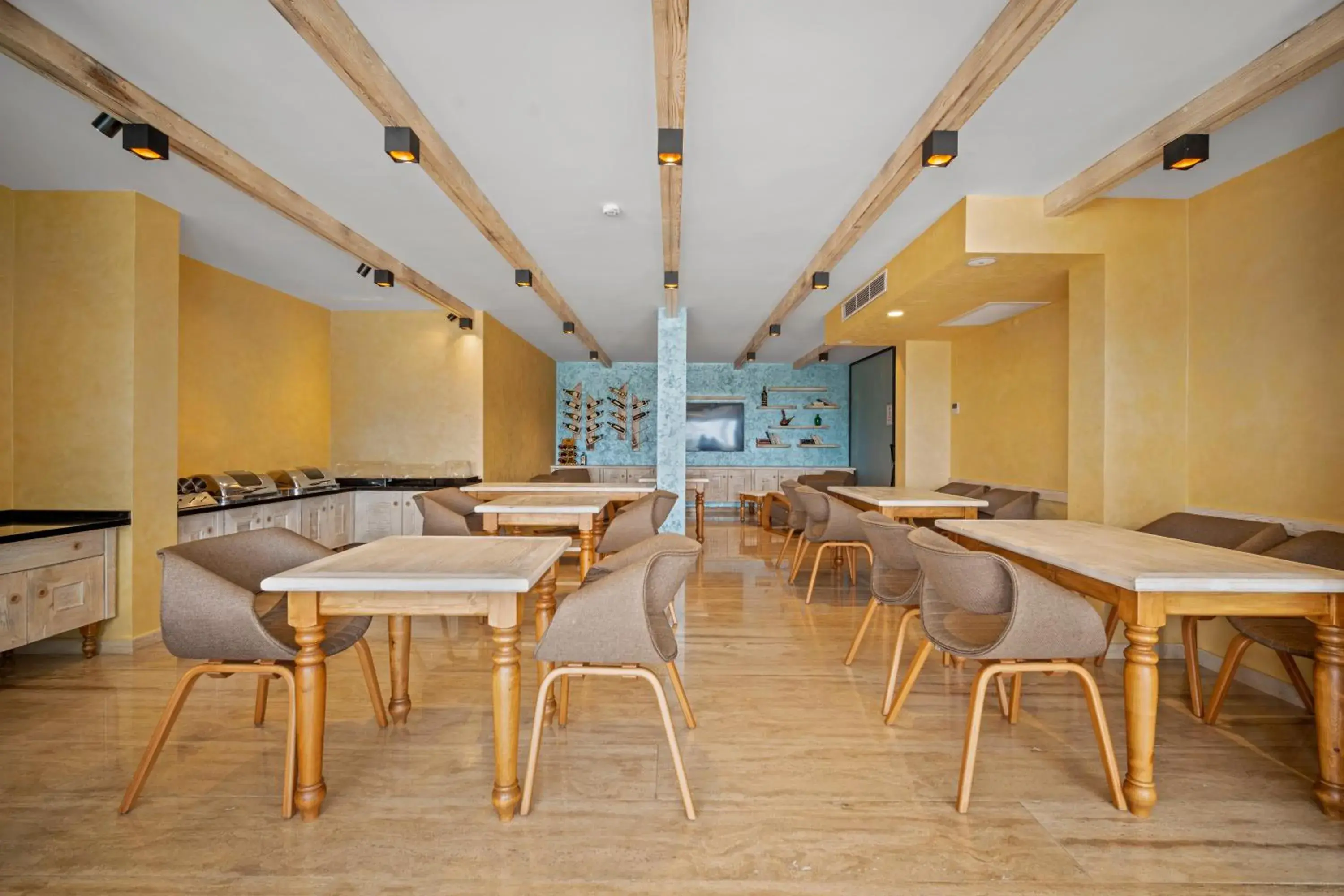 Restaurant/places to eat in ZEYT INN HOTEL Restaurant/places to eat in ZEYT INN HOTEL