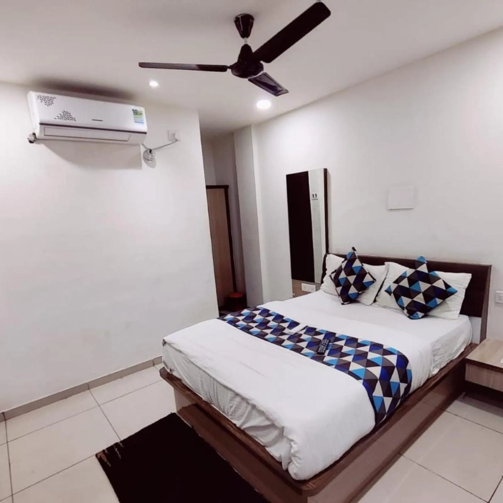 Hotel Mansarovar,Vadodara