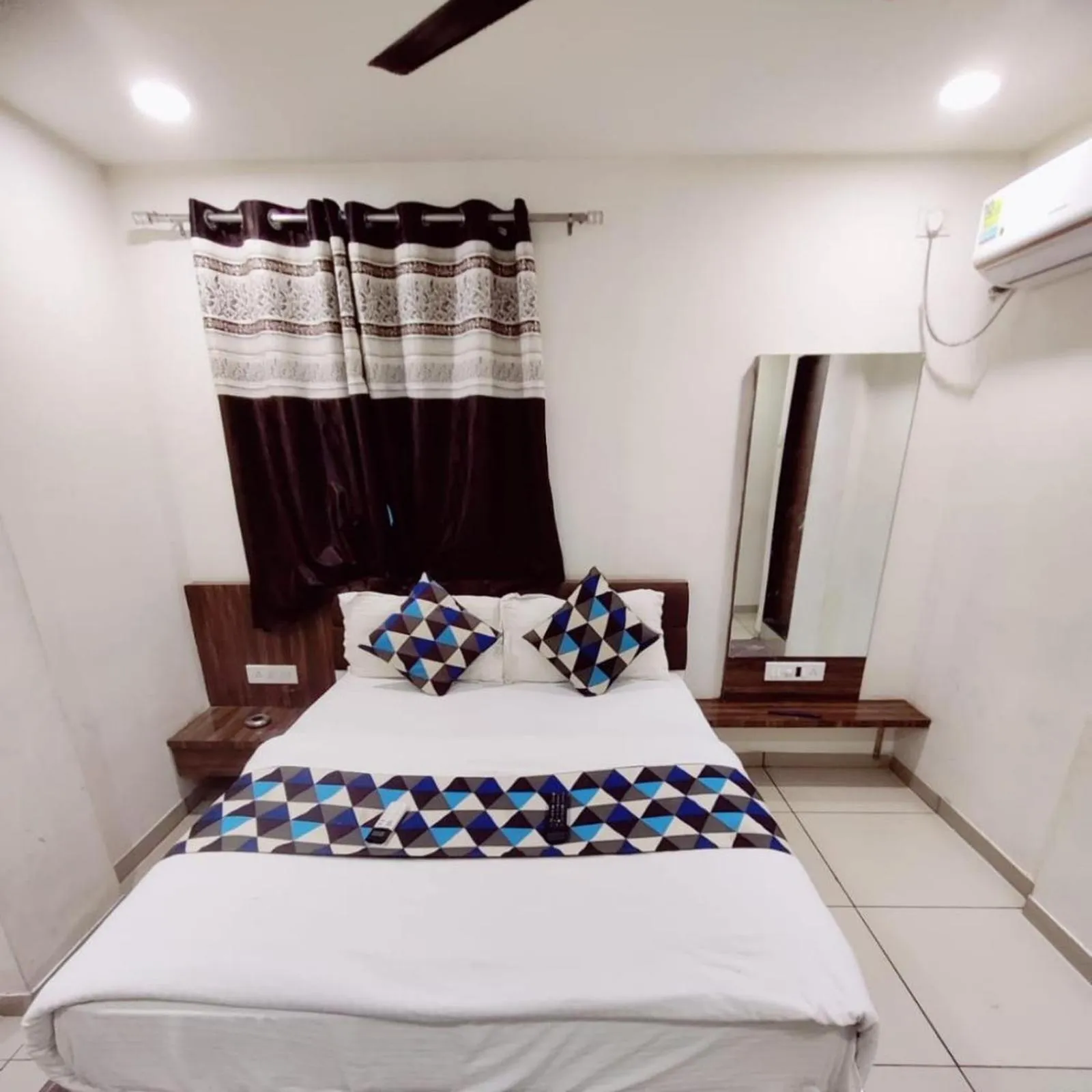 Bed in Hotel Mansarovar,Vadodara