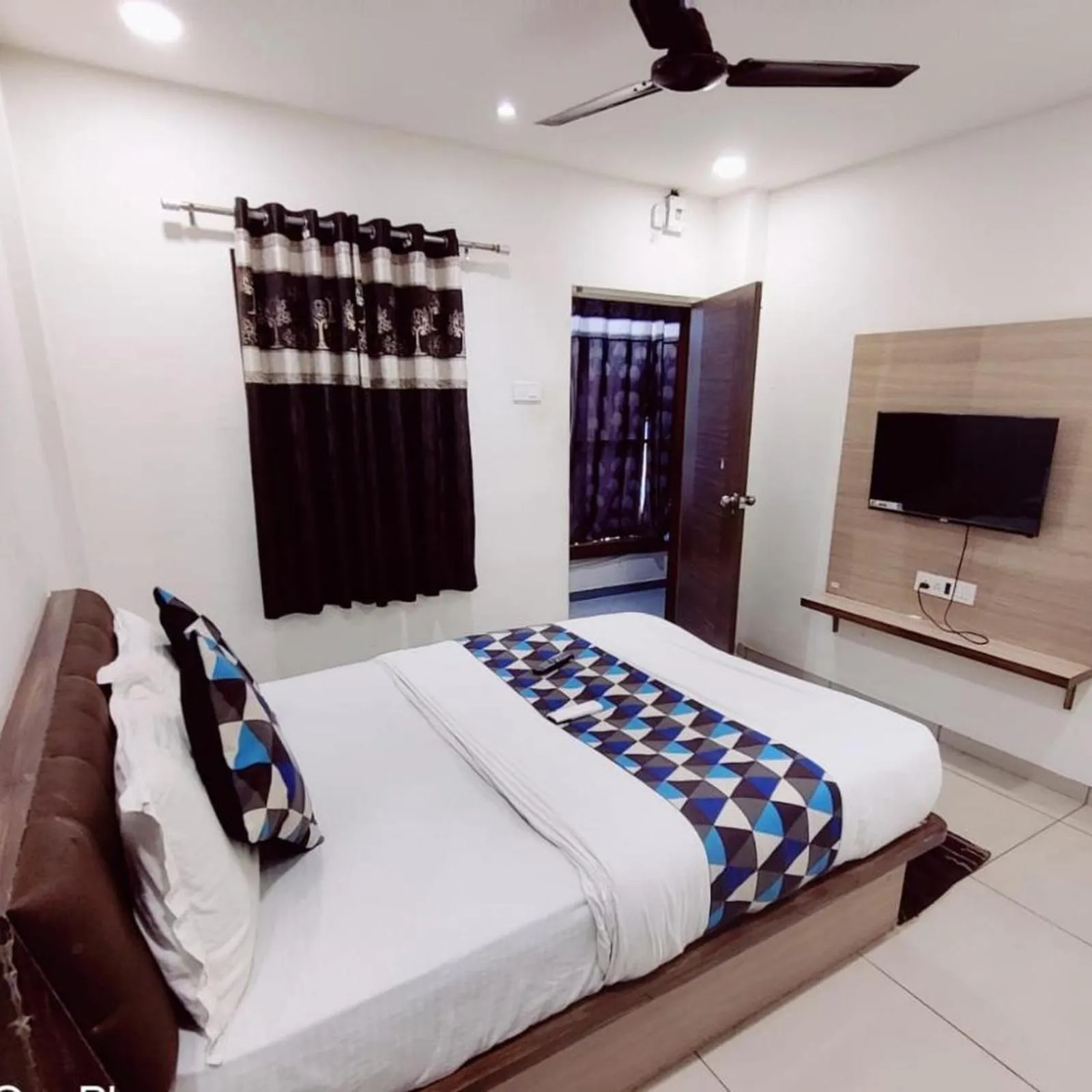 Bed in Hotel Mansarovar,Vadodara