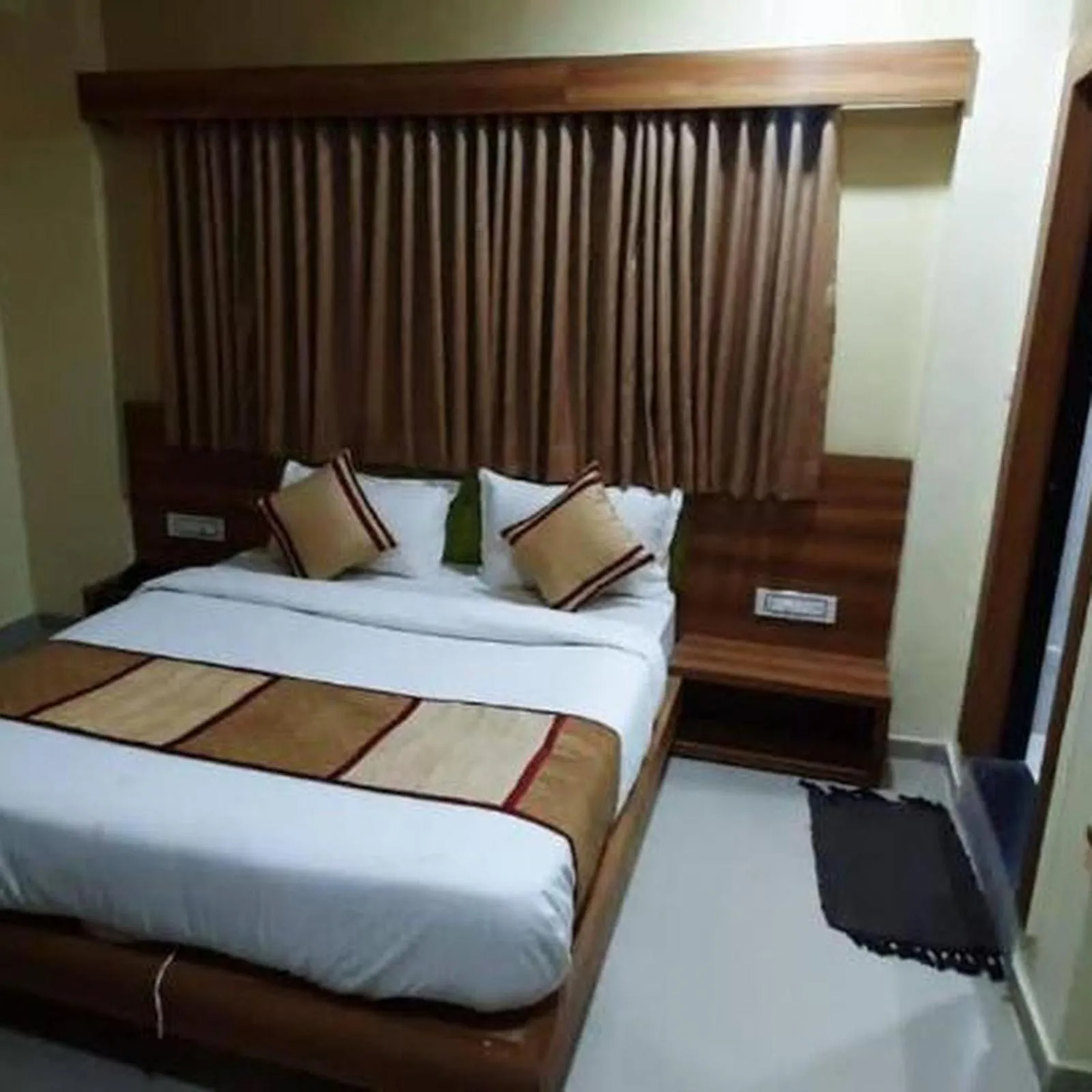 Bed in Hotel Mansarovar,Vadodara