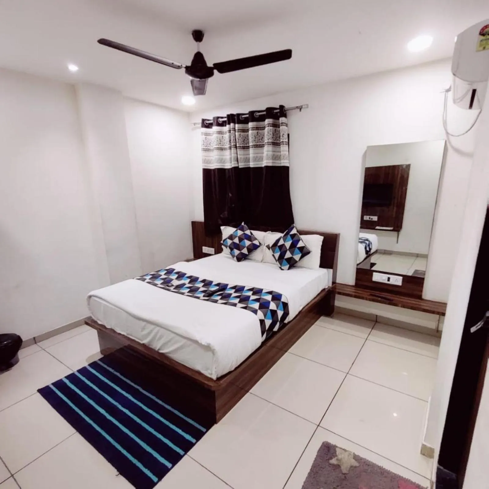 Bed in Hotel Mansarovar,Vadodara