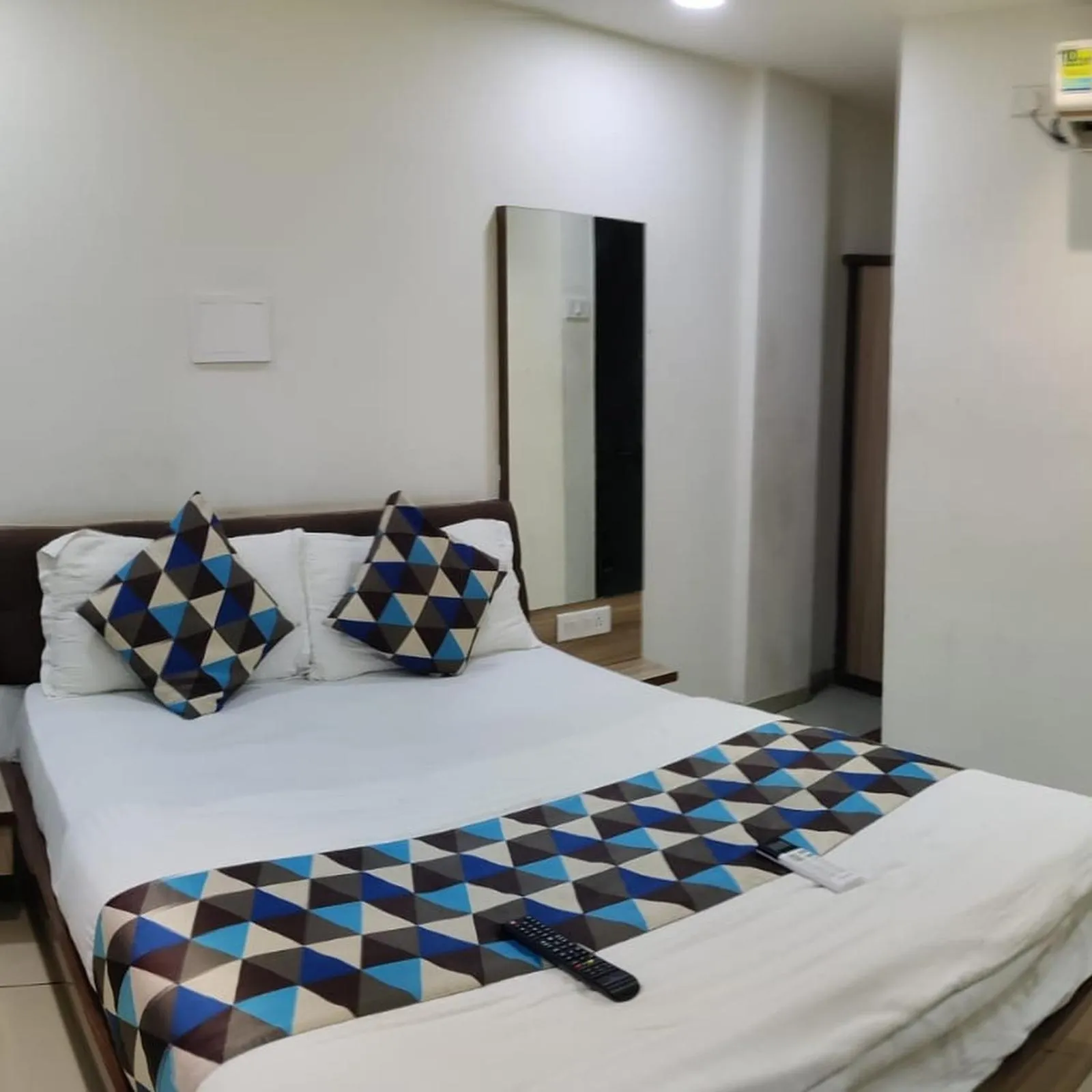 Bed in Hotel Mansarovar,Vadodara