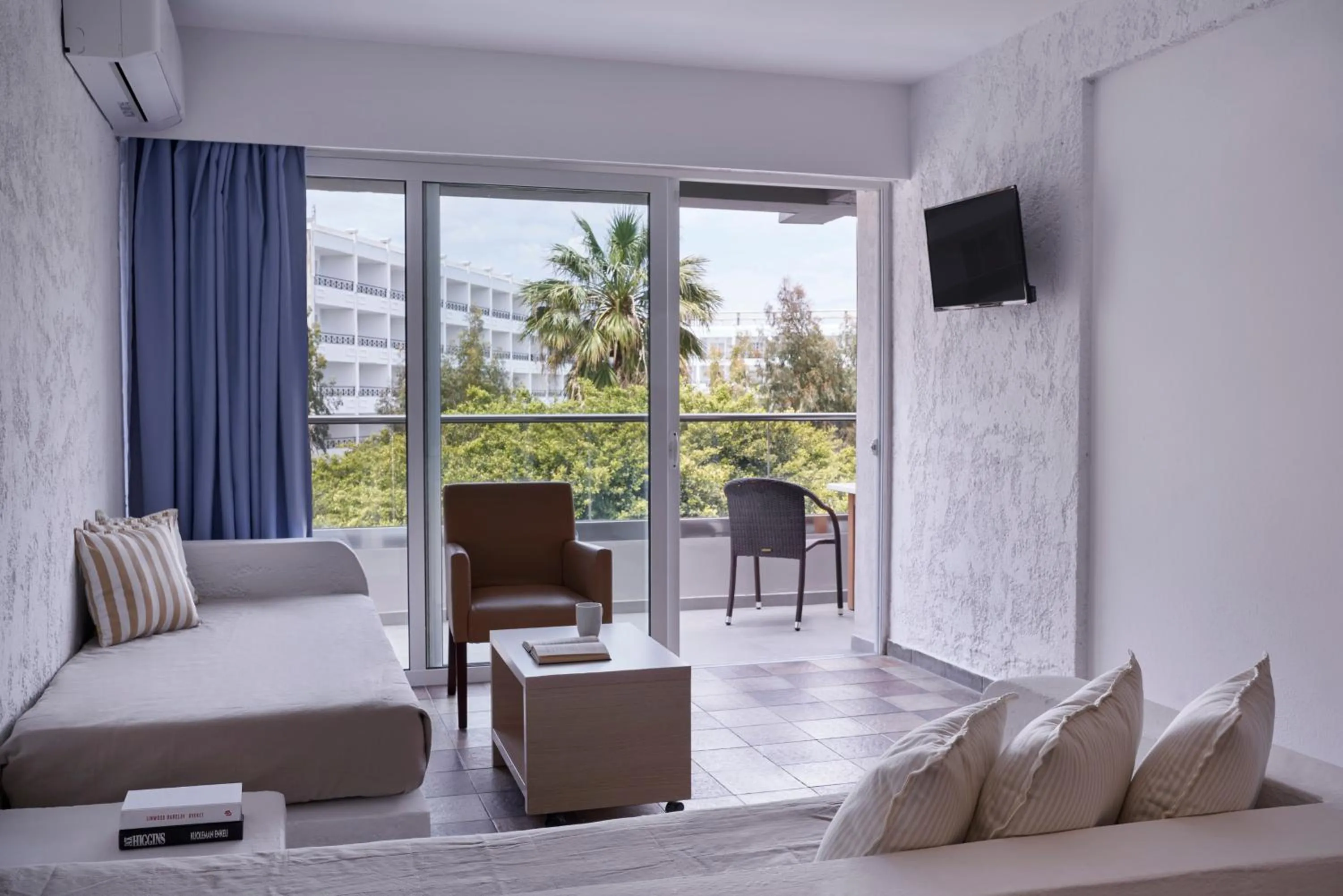 TV and multimedia, Bed in The Apartments by Esperia