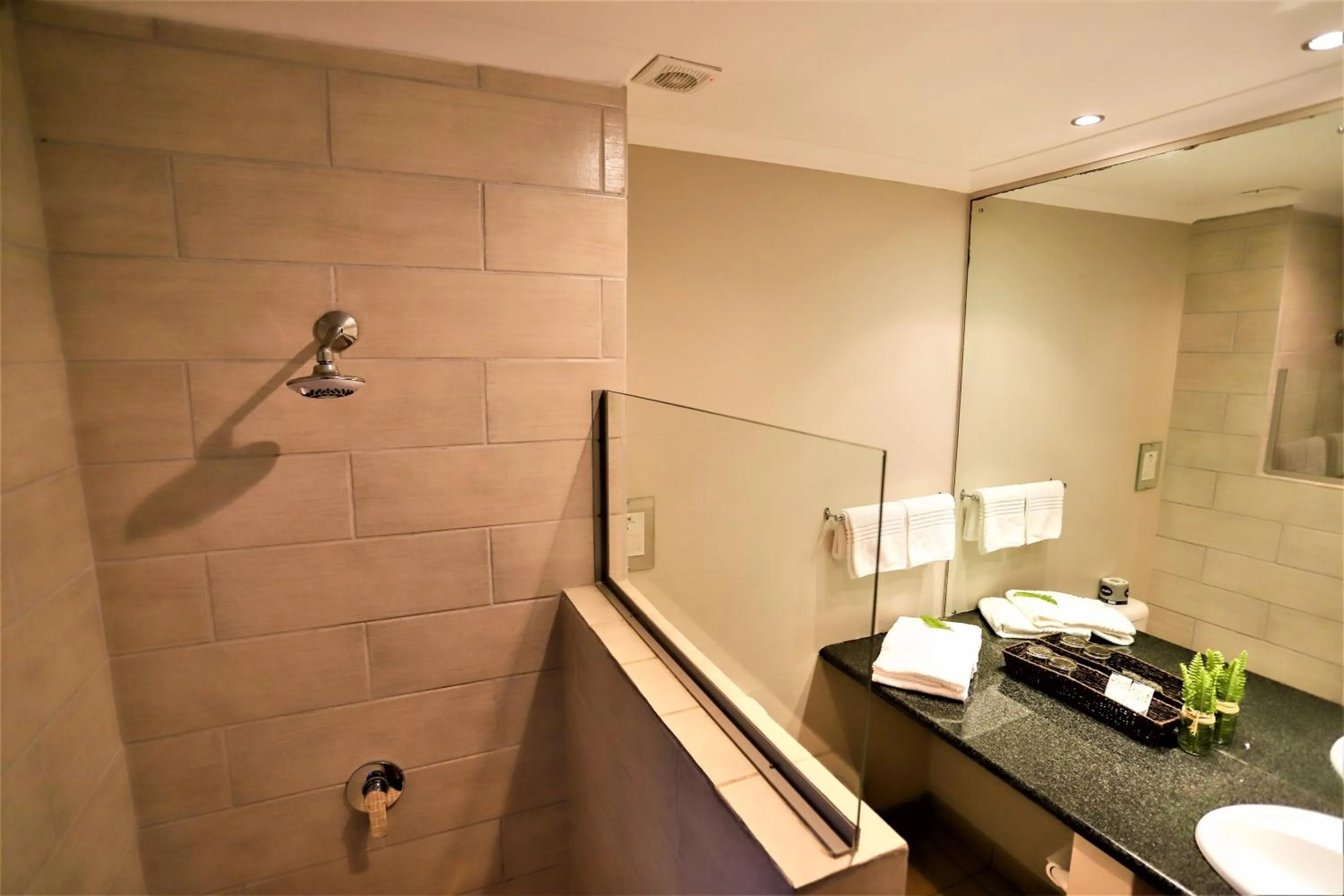 Bathroom in Mantenga Lodge