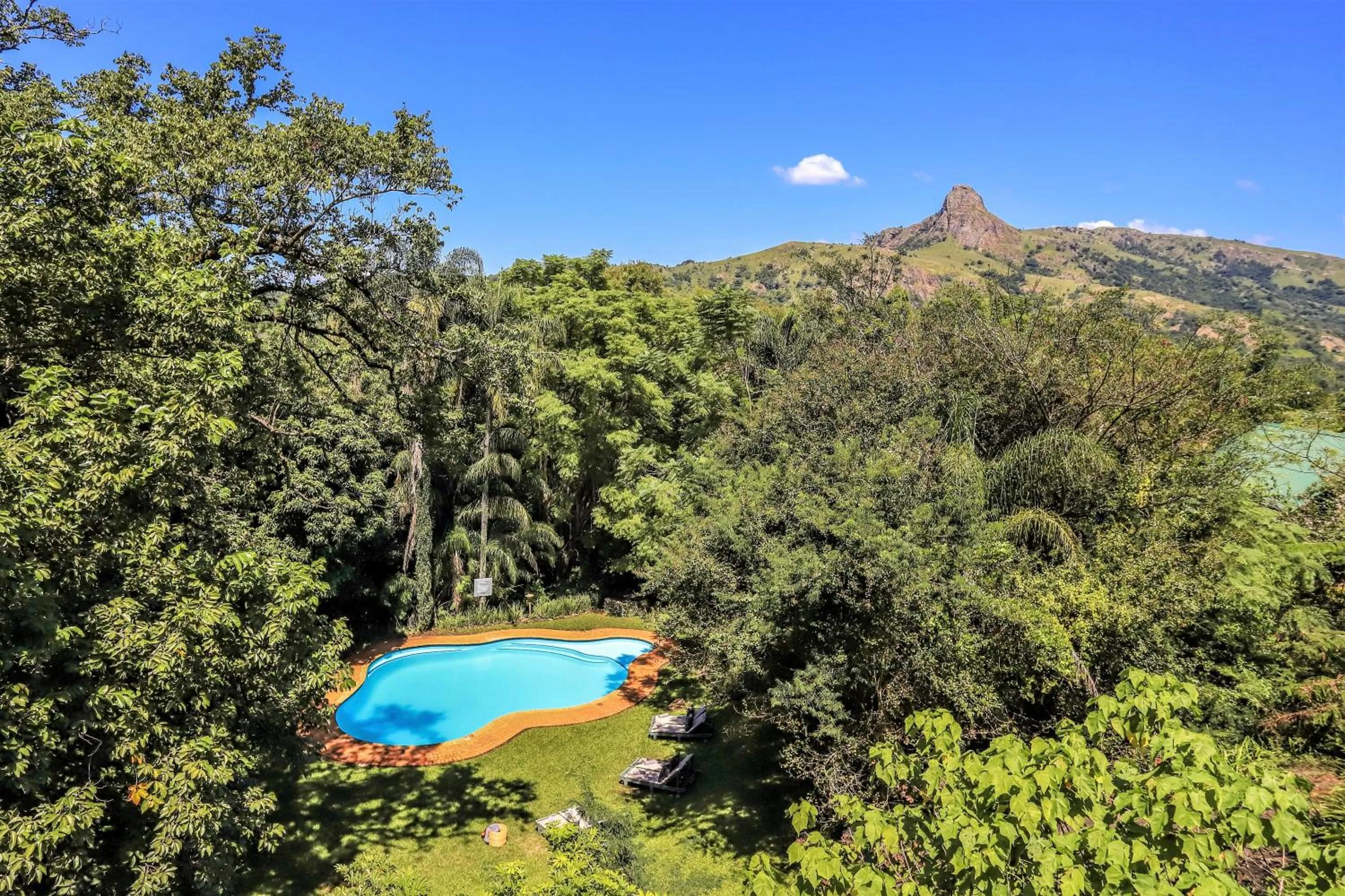 Swimming pool in Mantenga Lodge